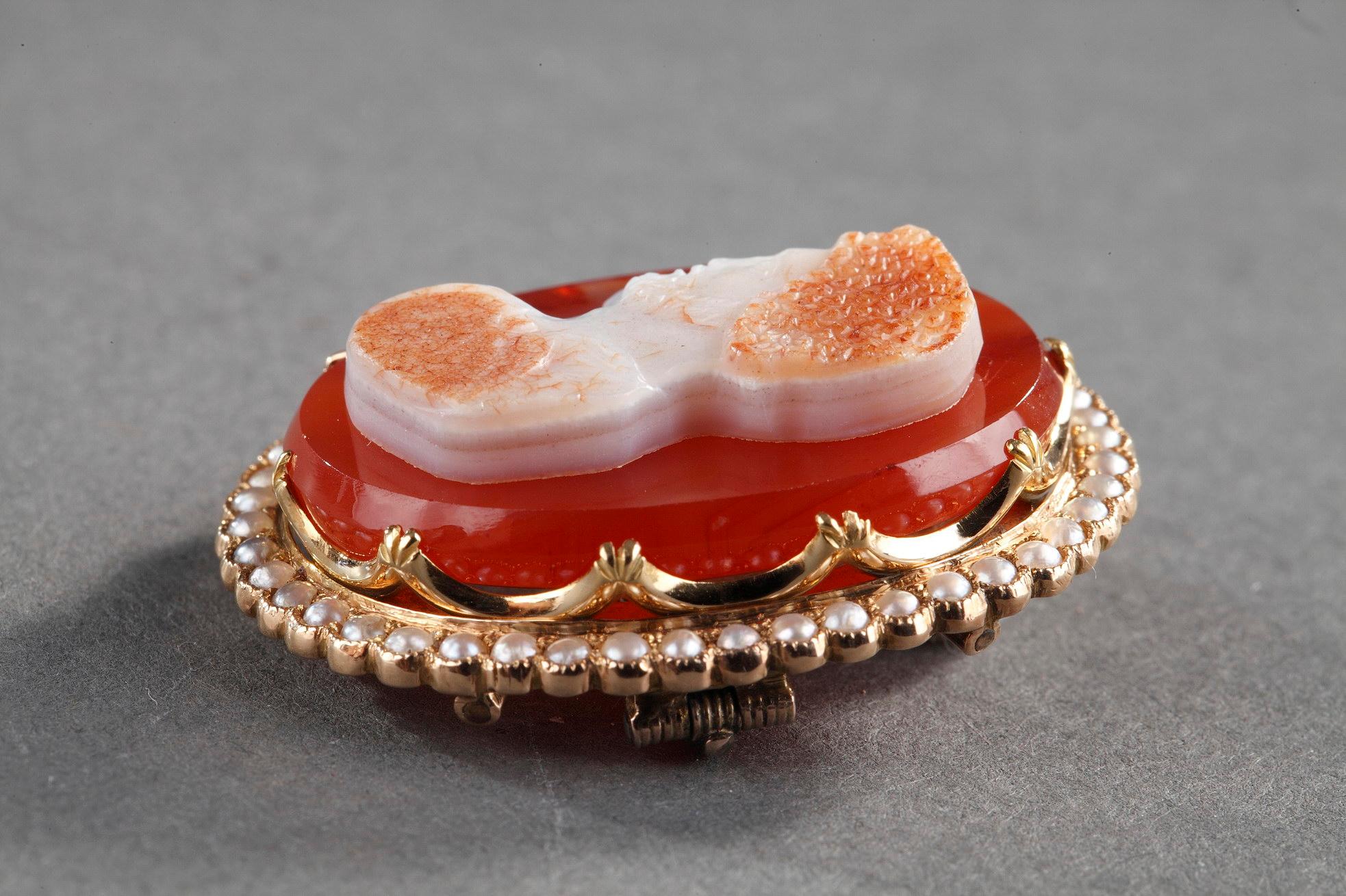 Napoleon III Gold-Mounted Agate Cameo Brooch, 19th Century 4