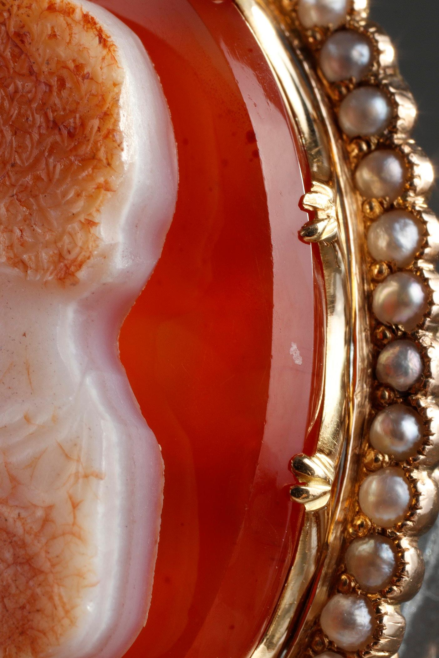 Napoleon III Gold-Mounted Agate Cameo Brooch, 19th Century 1