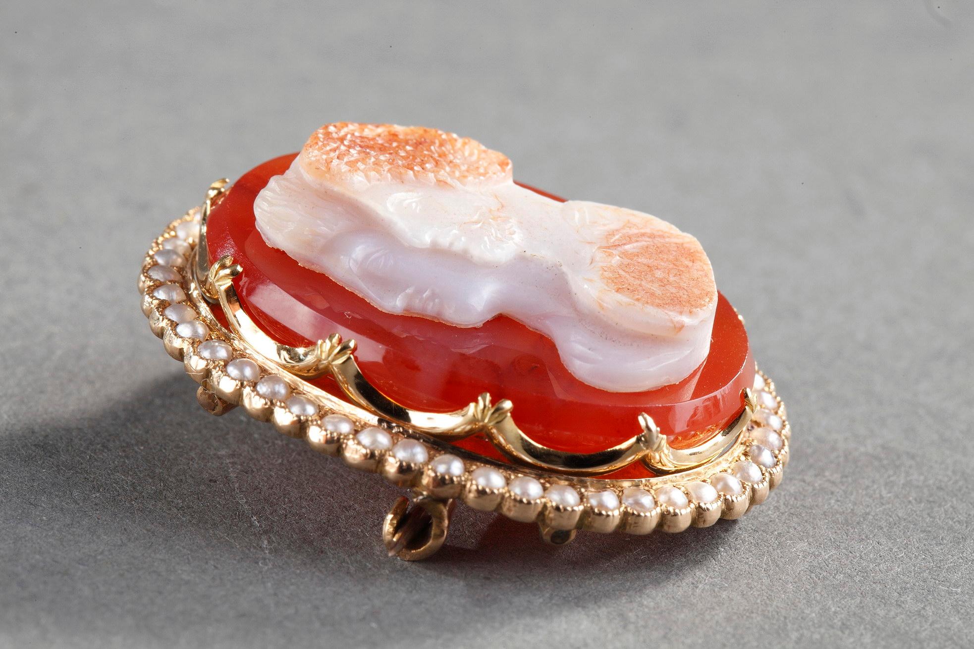 Napoleon III Gold-Mounted Agate Cameo Brooch, 19th Century 3