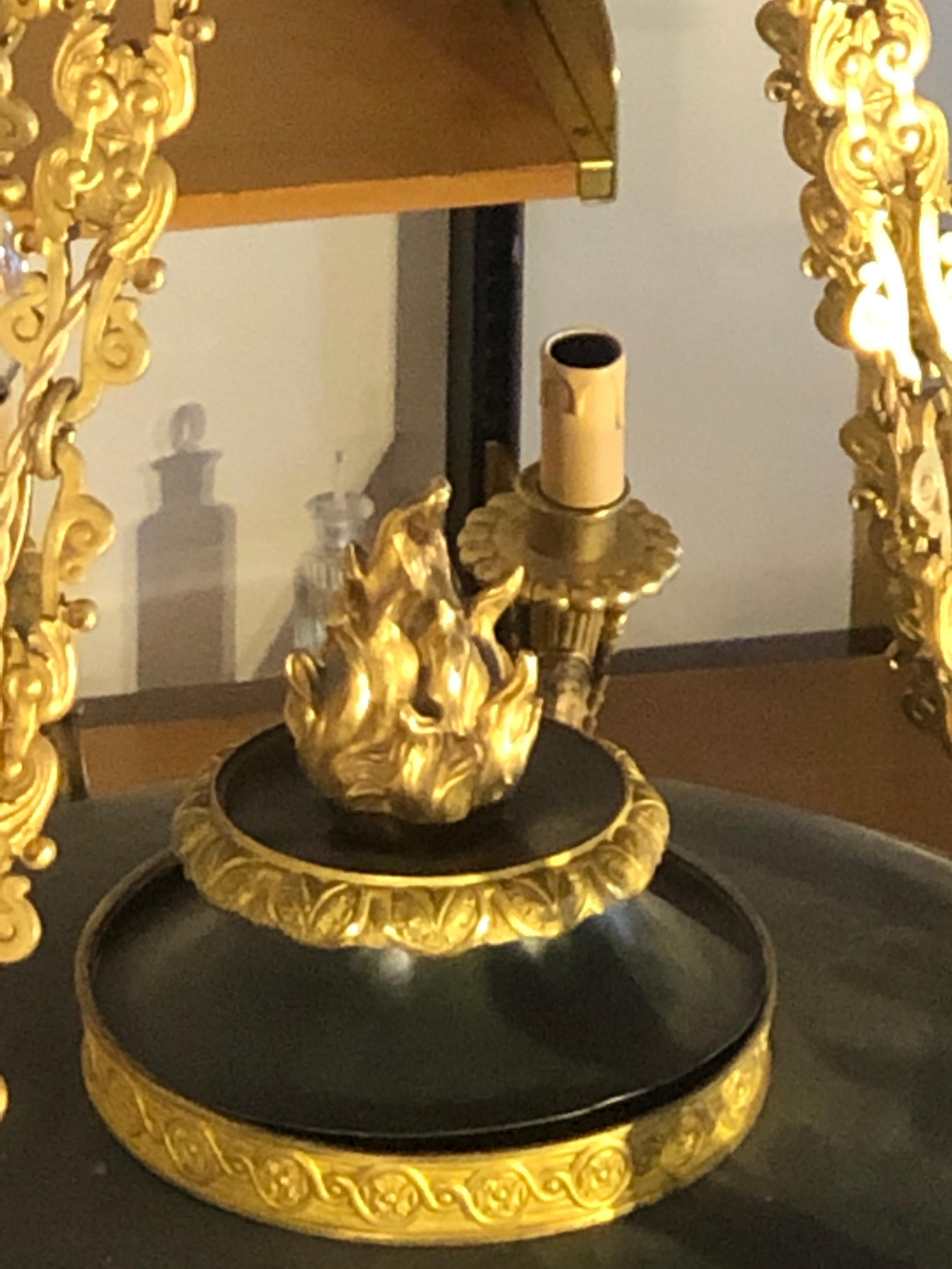 Zwölf-Licht-Kronleuchter aus Goldbronze und dunkelgrünem Lack, Napoleon III. im Angebot 1