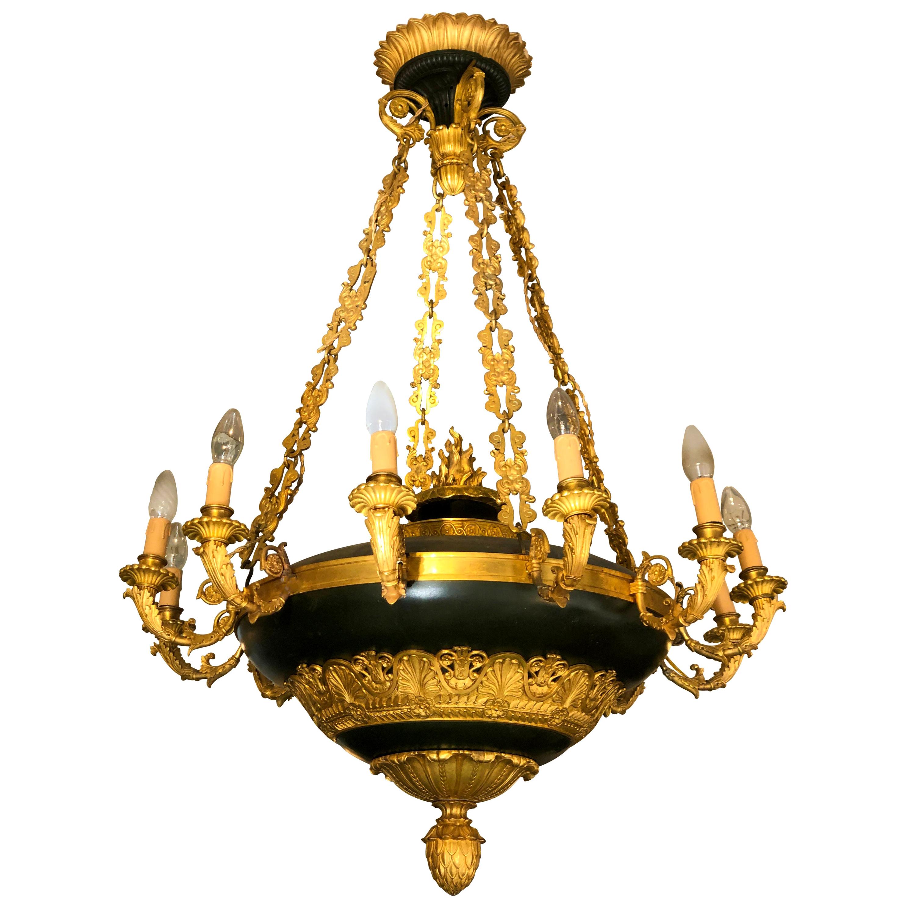Zwölf-Licht-Kronleuchter aus Goldbronze und dunkelgrünem Lack, Napoleon III. im Angebot