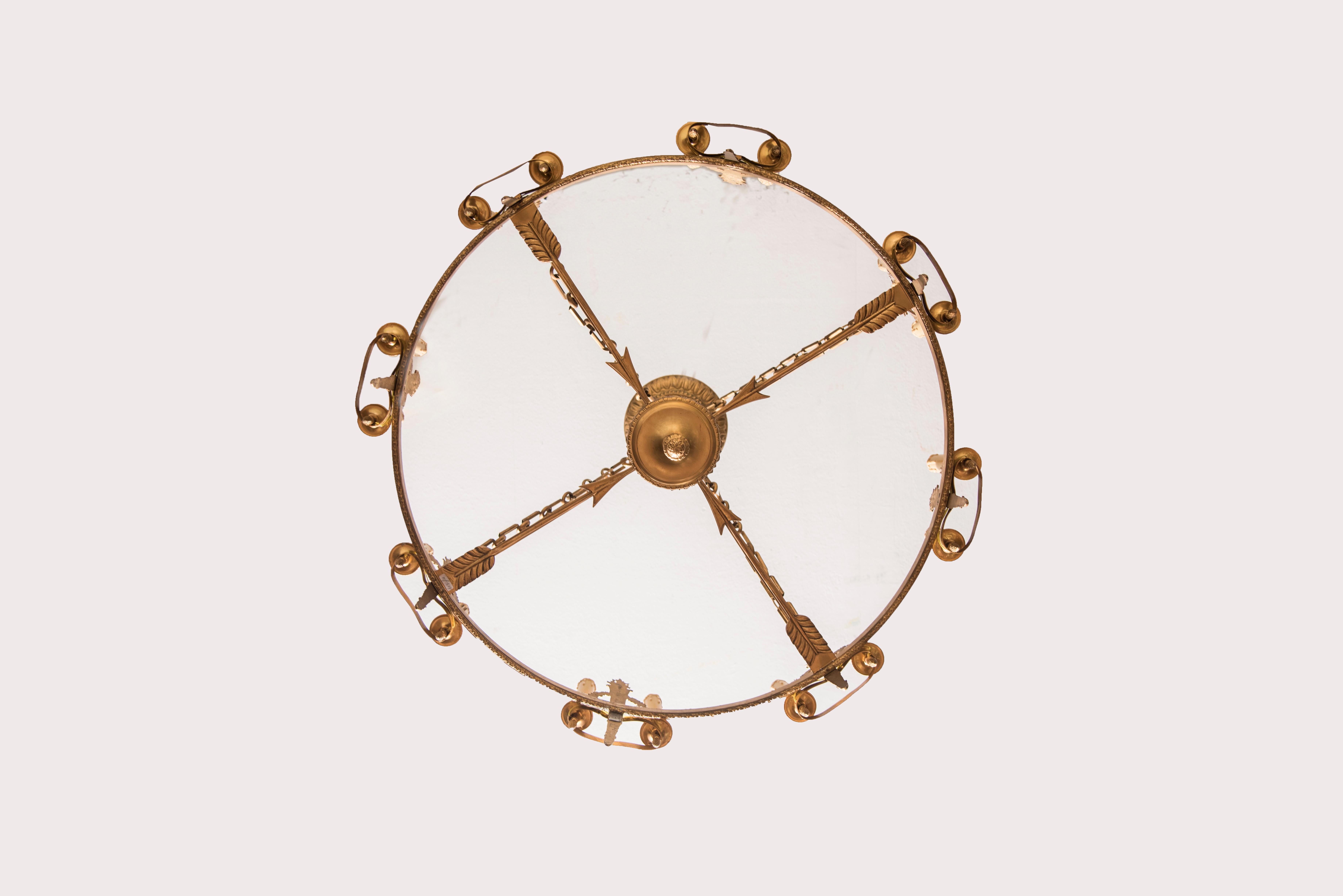 Lustre Napoléon III en bronze doré à huit lumières arrondies en vente 2