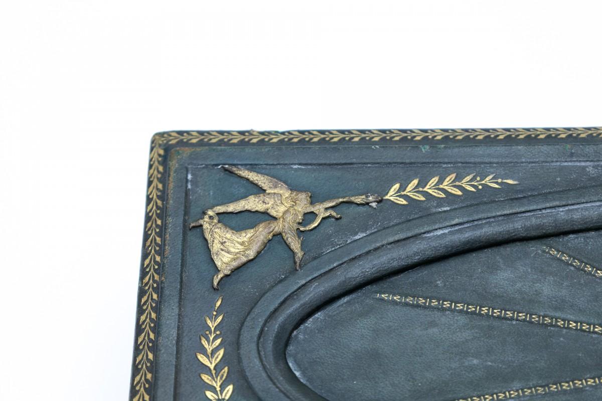 Napoleon III green leather embossed multiple ring box, France, XIX century. In Good Condition For Sale In Chorzów, PL