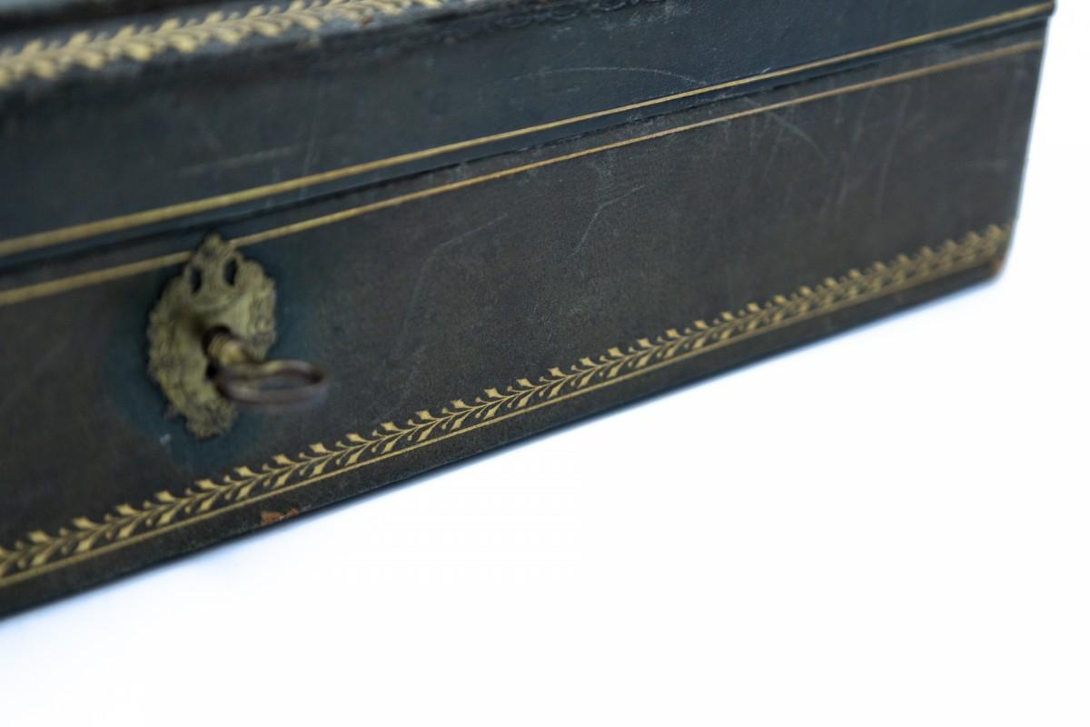 Napoleon III green leather embossed multiple ring box, France, XIX century. For Sale 1