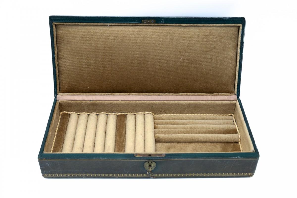 Napoleon III green leather embossed multiple ring box, France, XIX century. For Sale 4