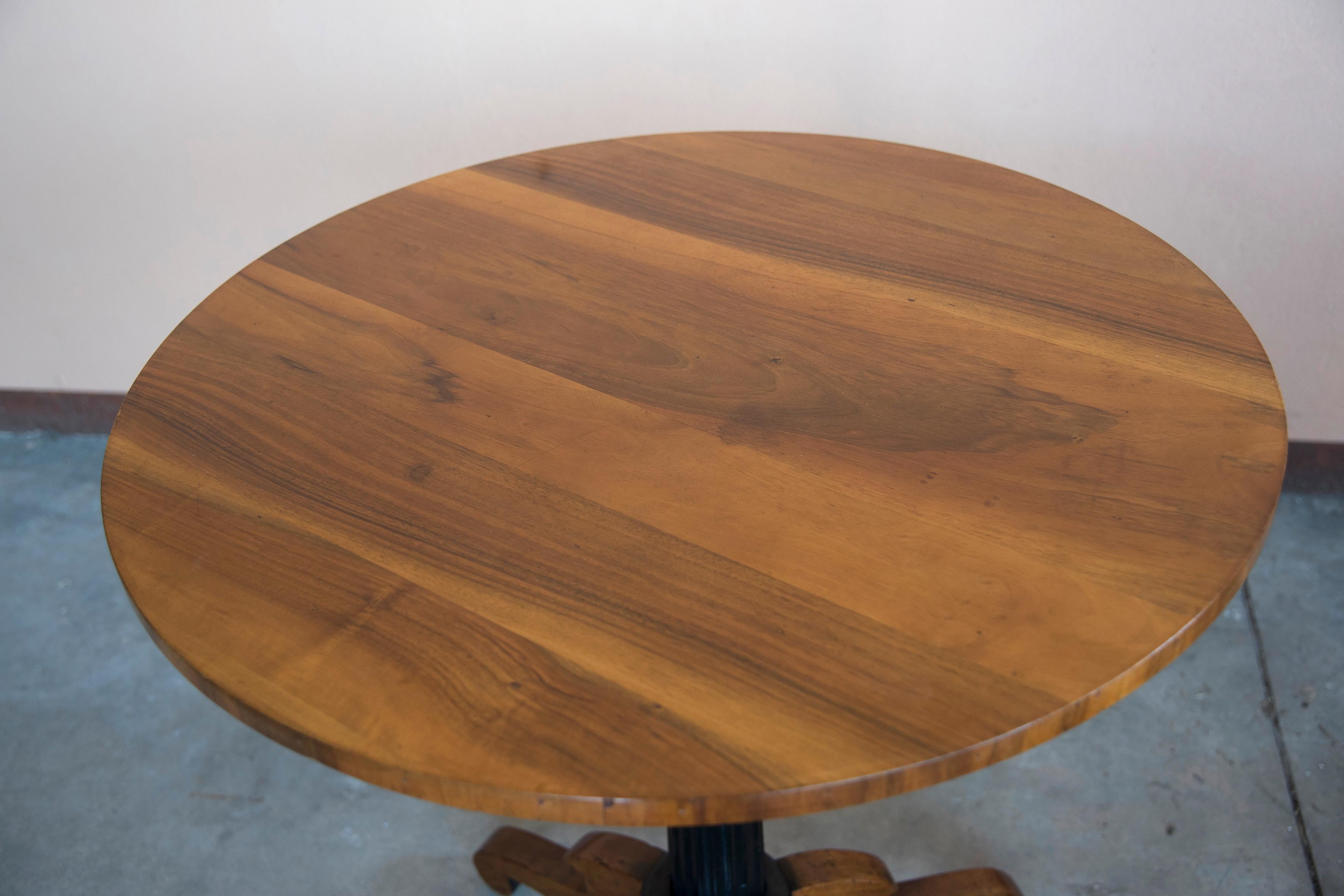 Napoleon III Gueridon Walnut Wood Rounded Table For Sale 4