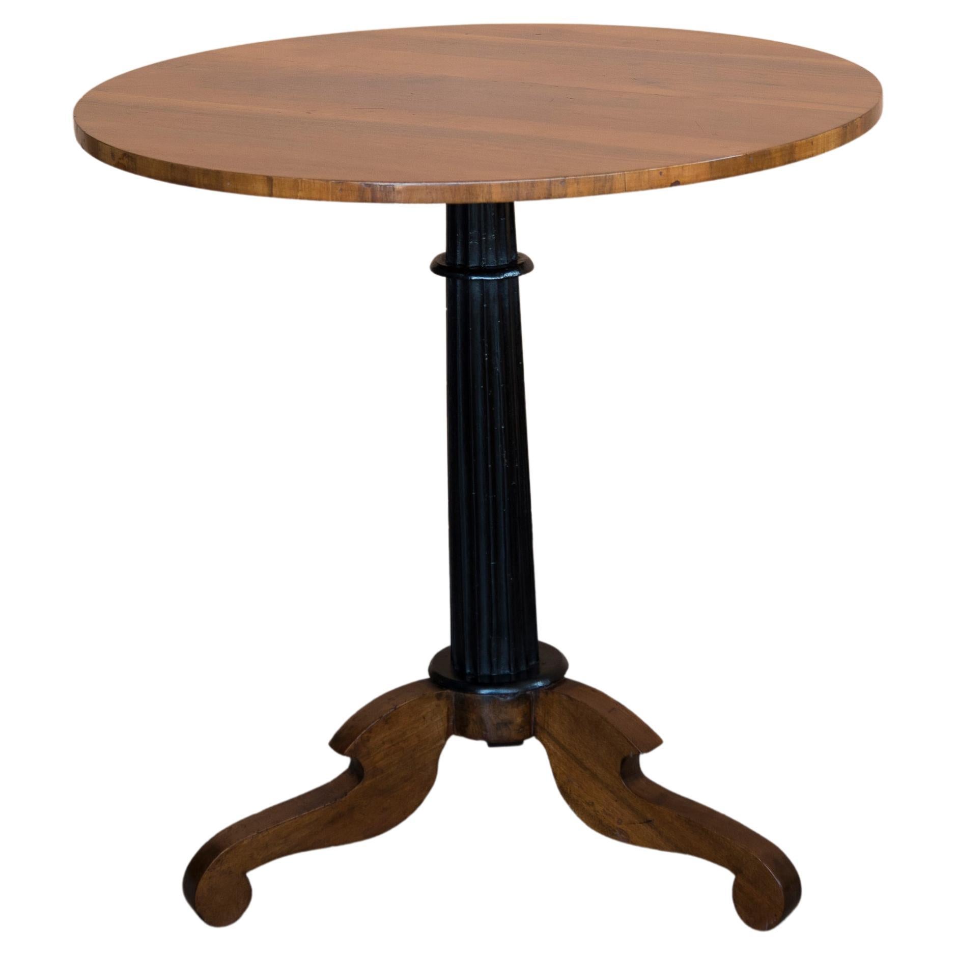 Napoleon III Gueridon Walnut Wood Rounded Table For Sale
