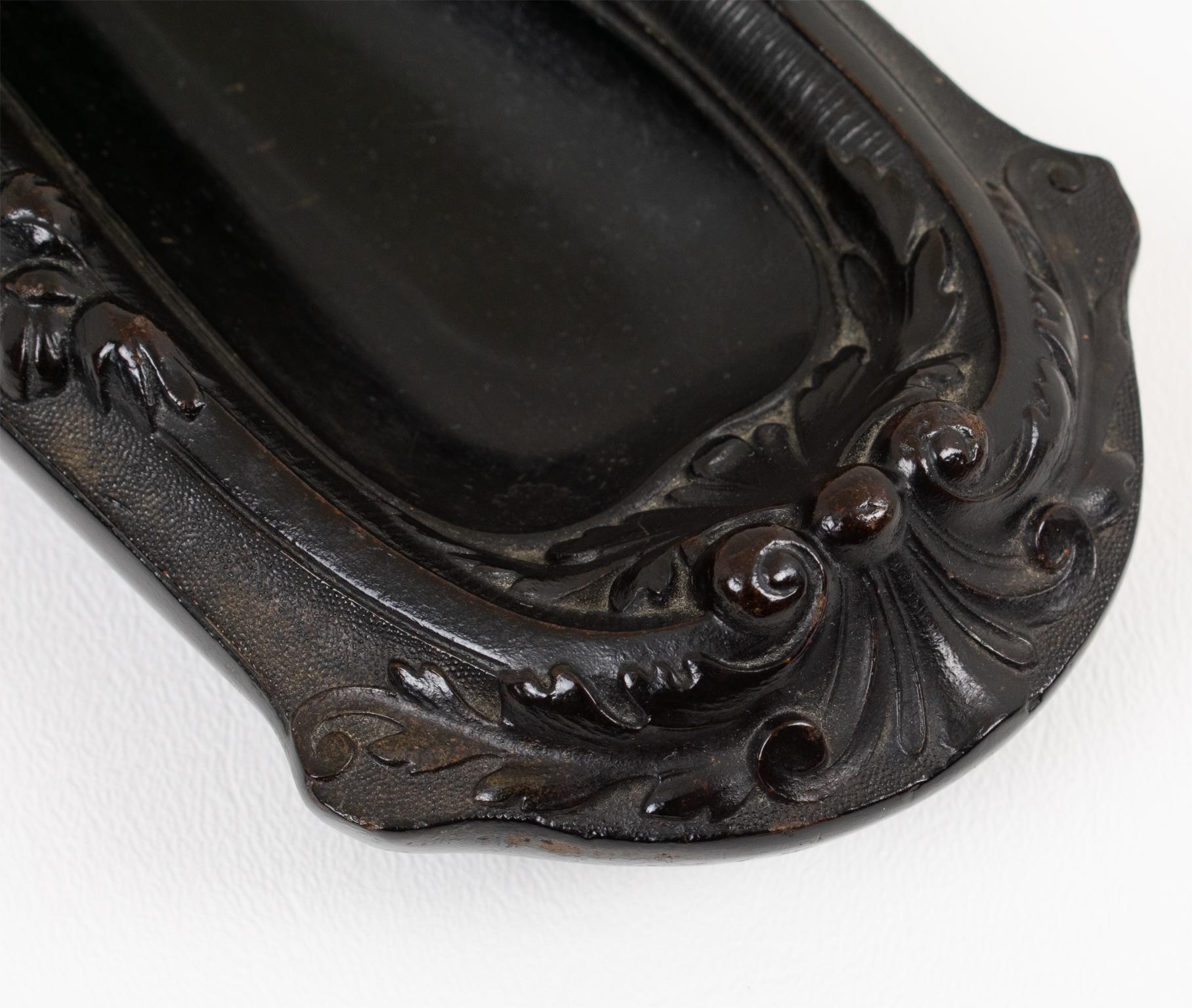 Napoleon III Gutta Percha Desk Accessory Pen Holder, circa 1880 For Sale 4