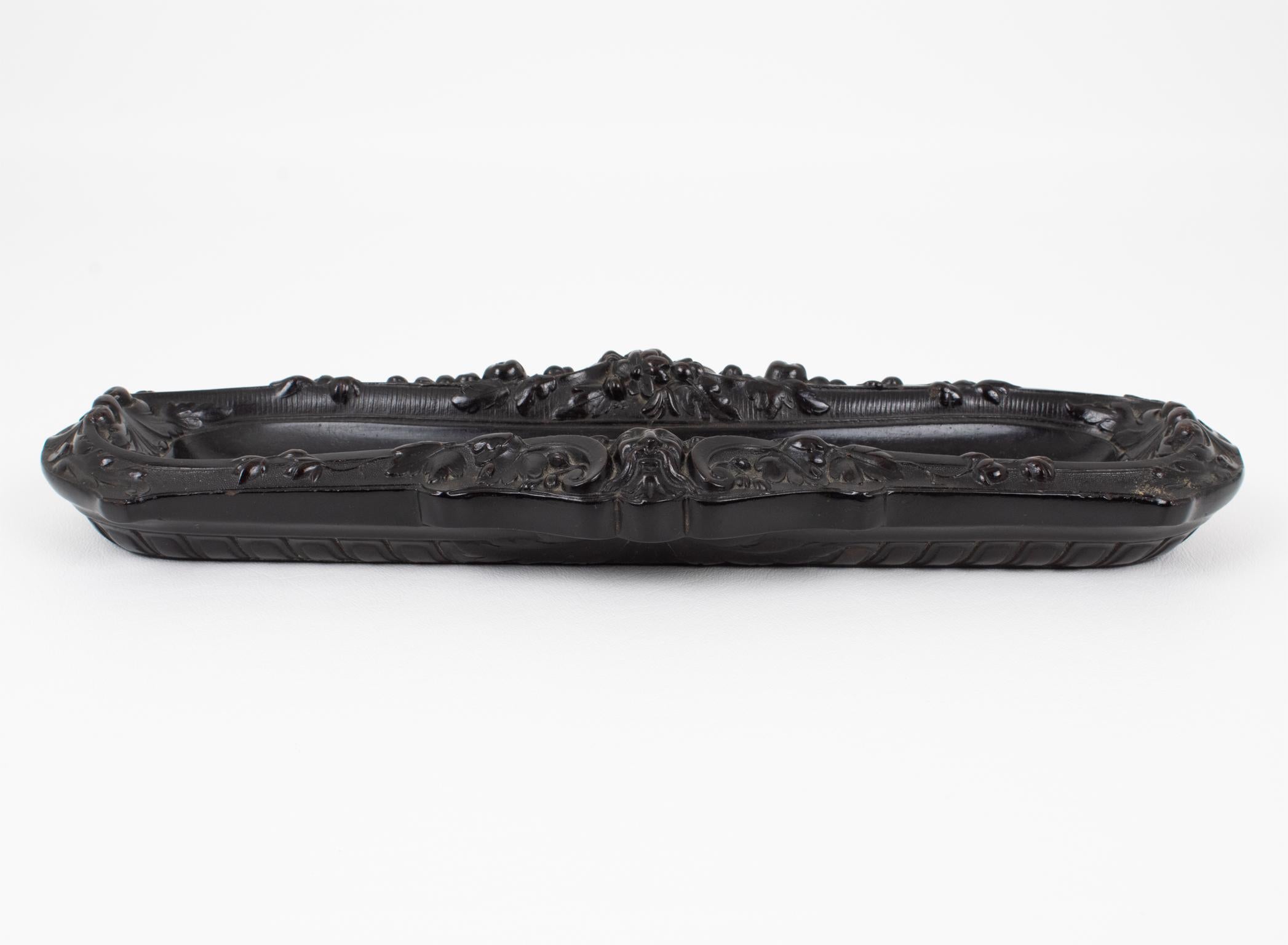 Napoleon III Gutta Percha Desk Accessory Pen Holder, circa 1880 In Good Condition For Sale In Atlanta, GA
