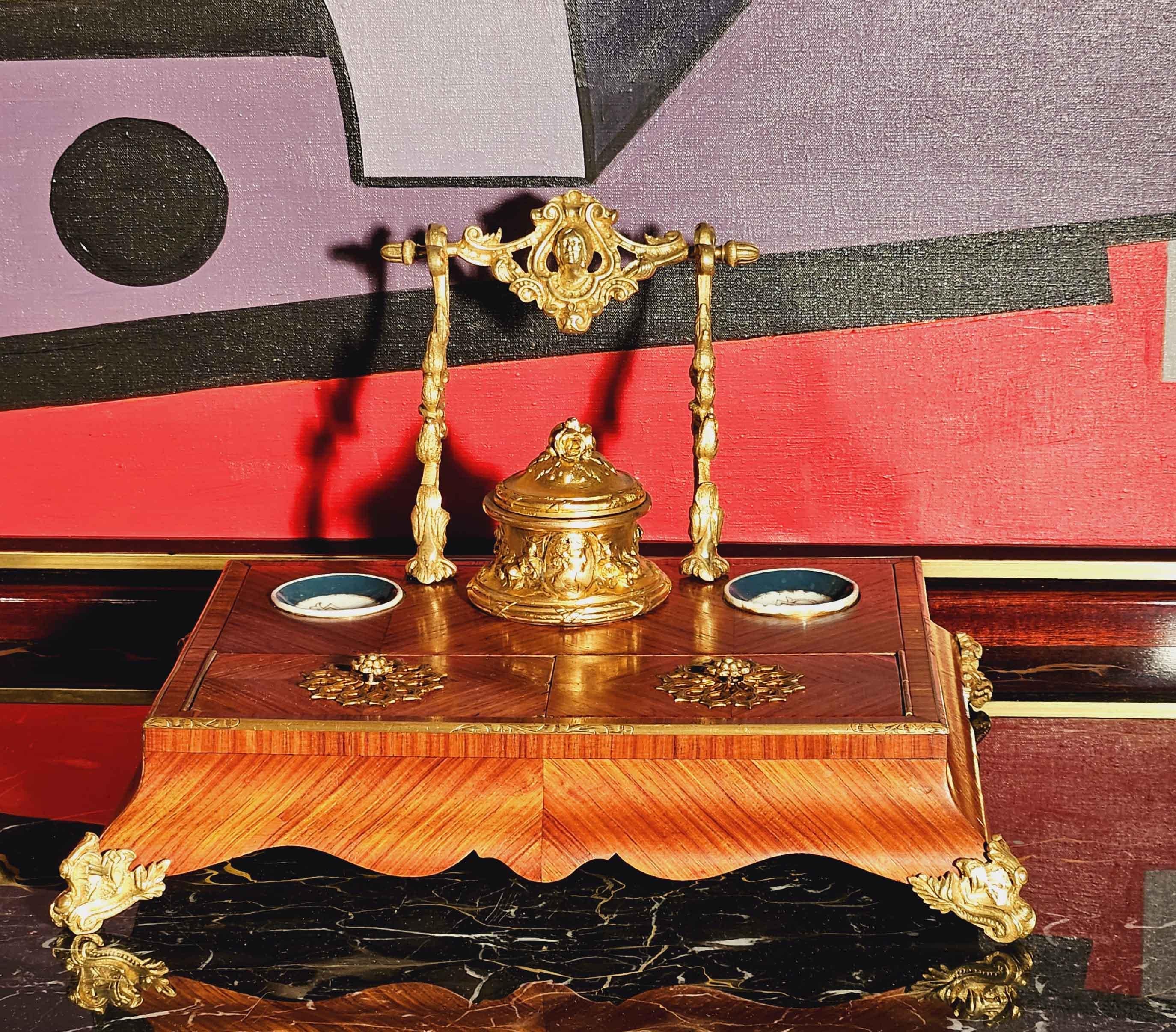 Napoleon III. Tintenfass-Schreibkasten aus Rosenholzporzellan und vergoldeter Bronze im Angebot 1