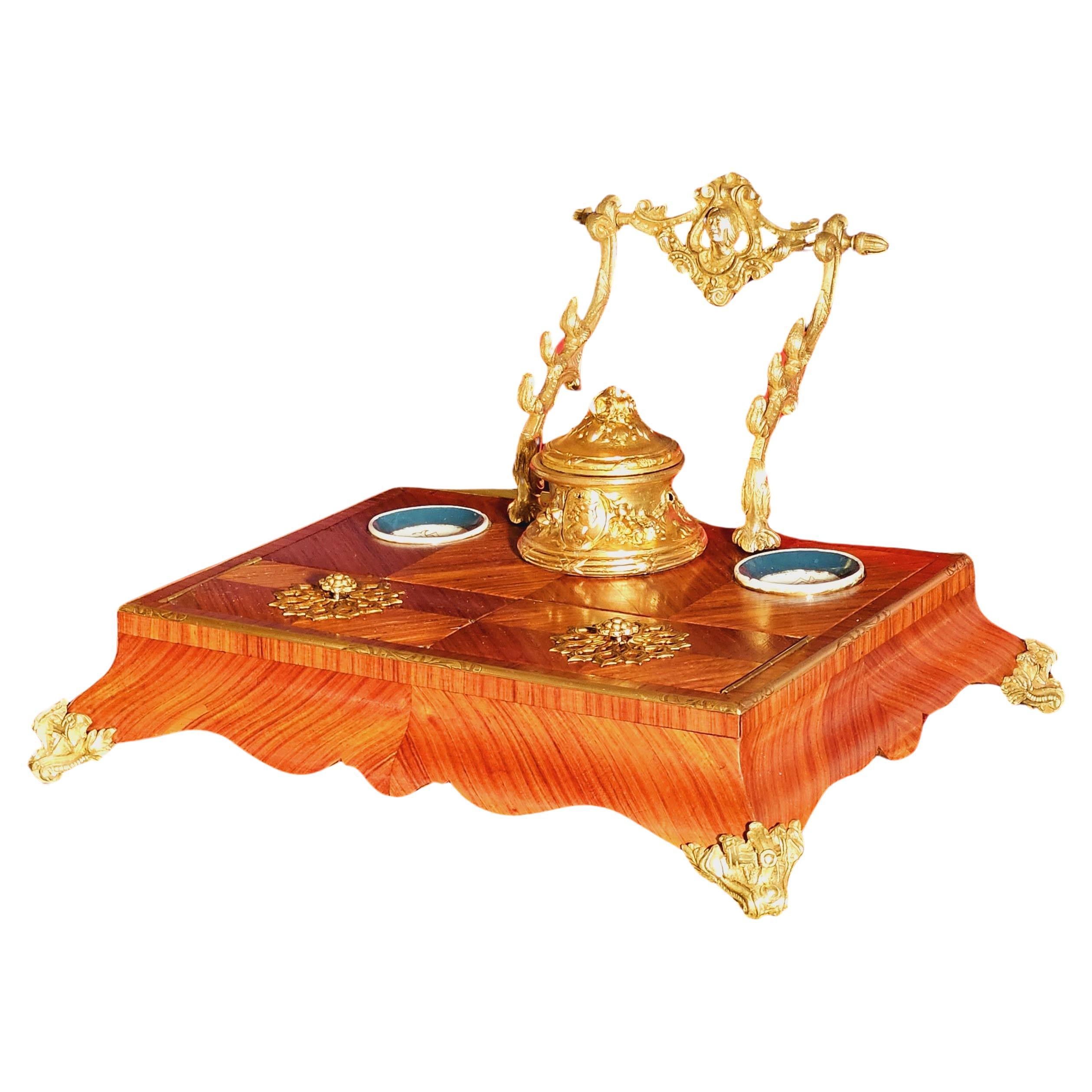 Napoleon III. Tintenfass-Schreibkasten aus Rosenholzporzellan und vergoldeter Bronze im Angebot