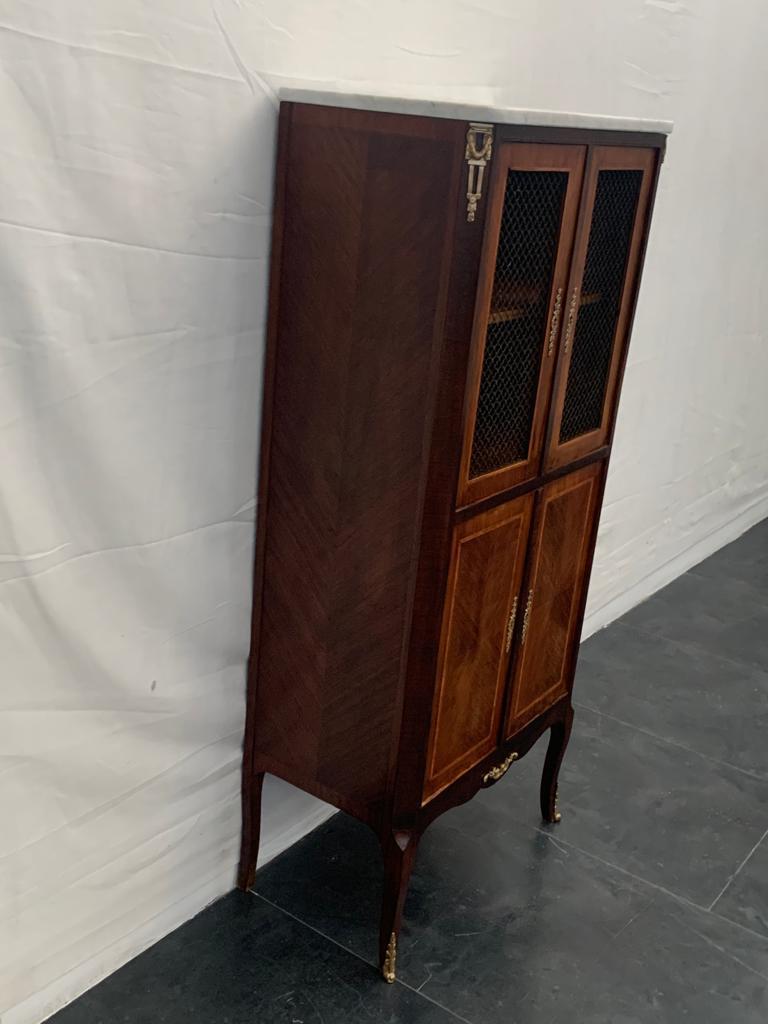 Napoleon III container cabinet veneered in cherry wood, inlaid in bois de rose, golden bronze fragments. Grey veined marble top.
Packaging with bubble wrap and cardboard boxes is included. If the wooden packaging is needed (fumigated crates or