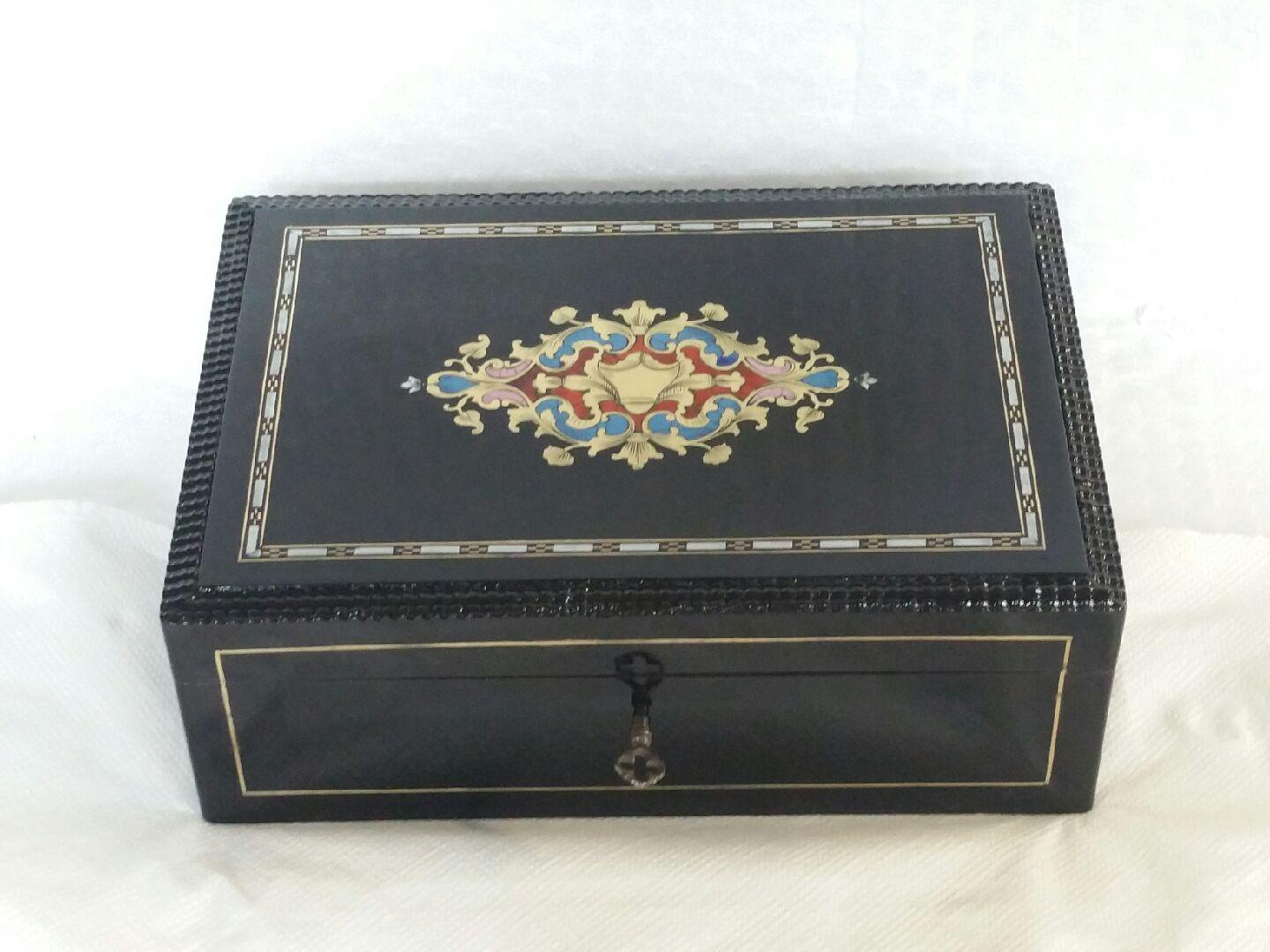 Precious and unique Napoléon III rectangular jewelry box, blackened wood veneer with Boulle style inlay, inlays with noble materials - precious woods, mother of pearl, brass, & blue Horn Paris, France, 19th Cent.
With its functional lock and