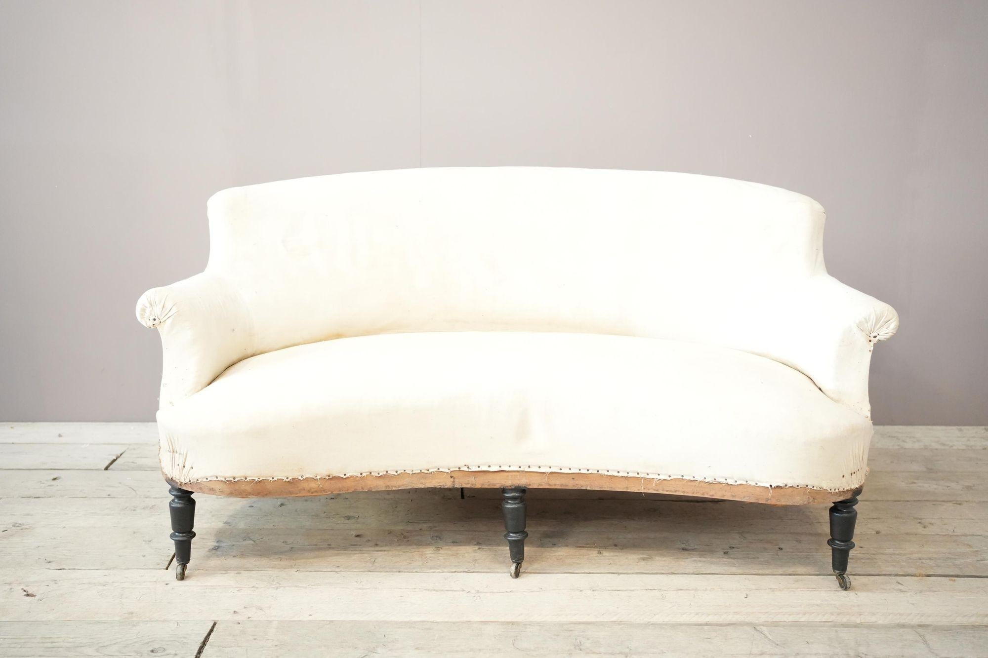 Napoleon III Kidney shaped sofa In Good Condition In Malton, GB