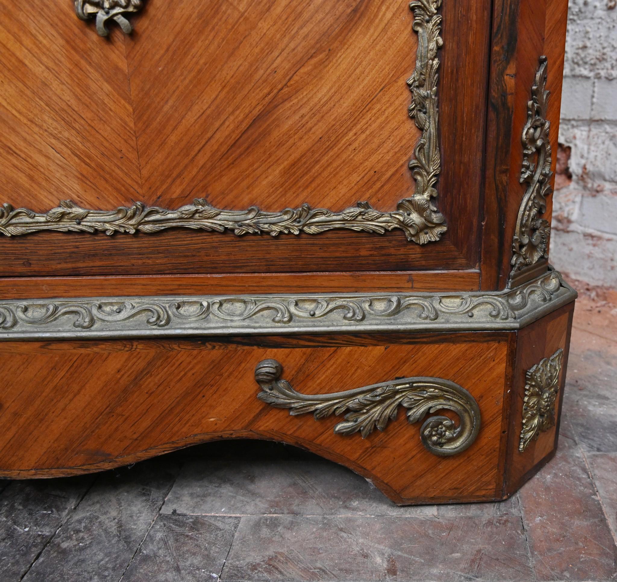 Gabinetto di Napoleone III in legno di rena Sèvres con placche 1860 in vendita 6