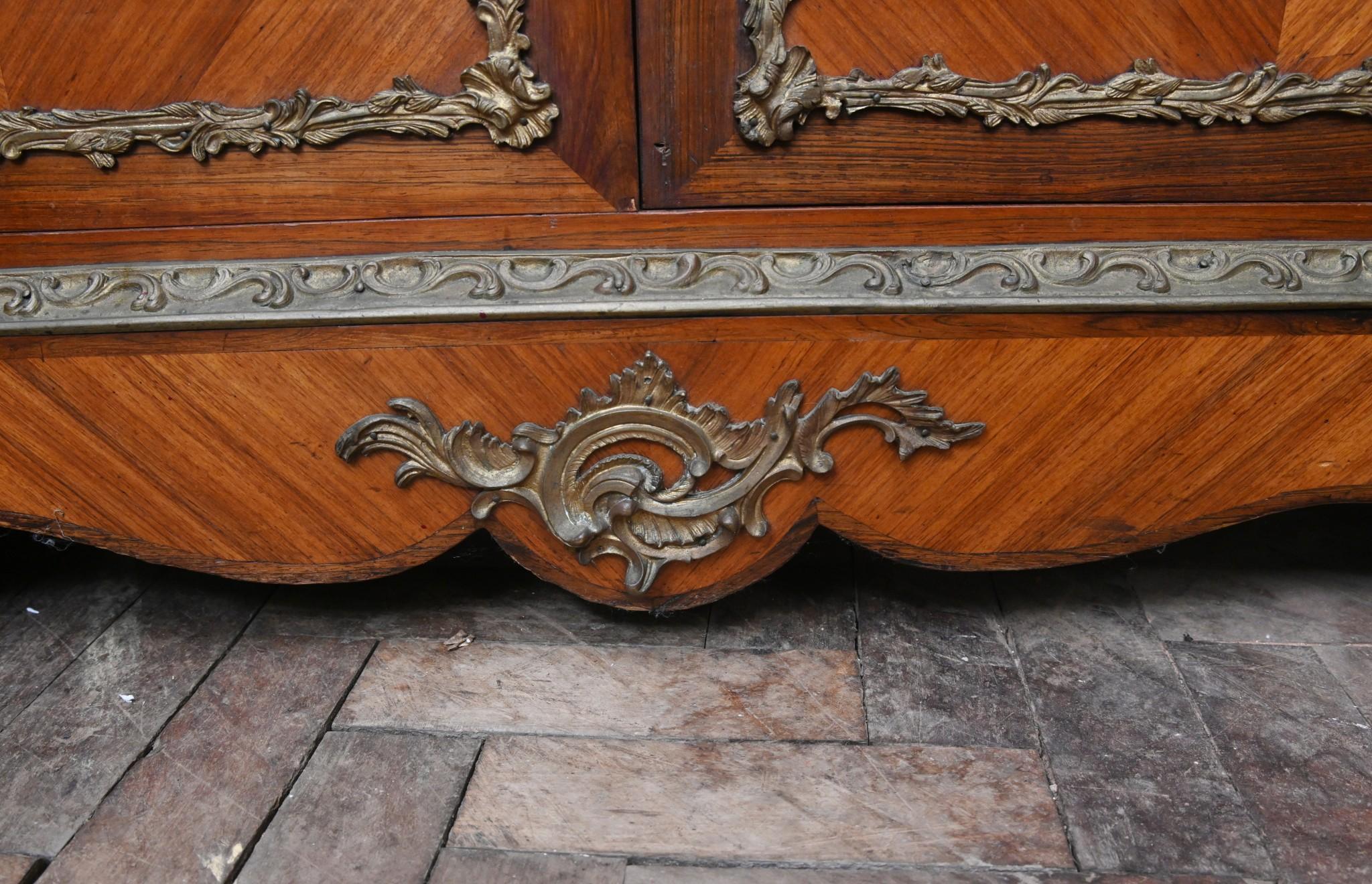 Gabinetto di Napoleone III in legno di rena Sèvres con placche 1860 in vendita 7