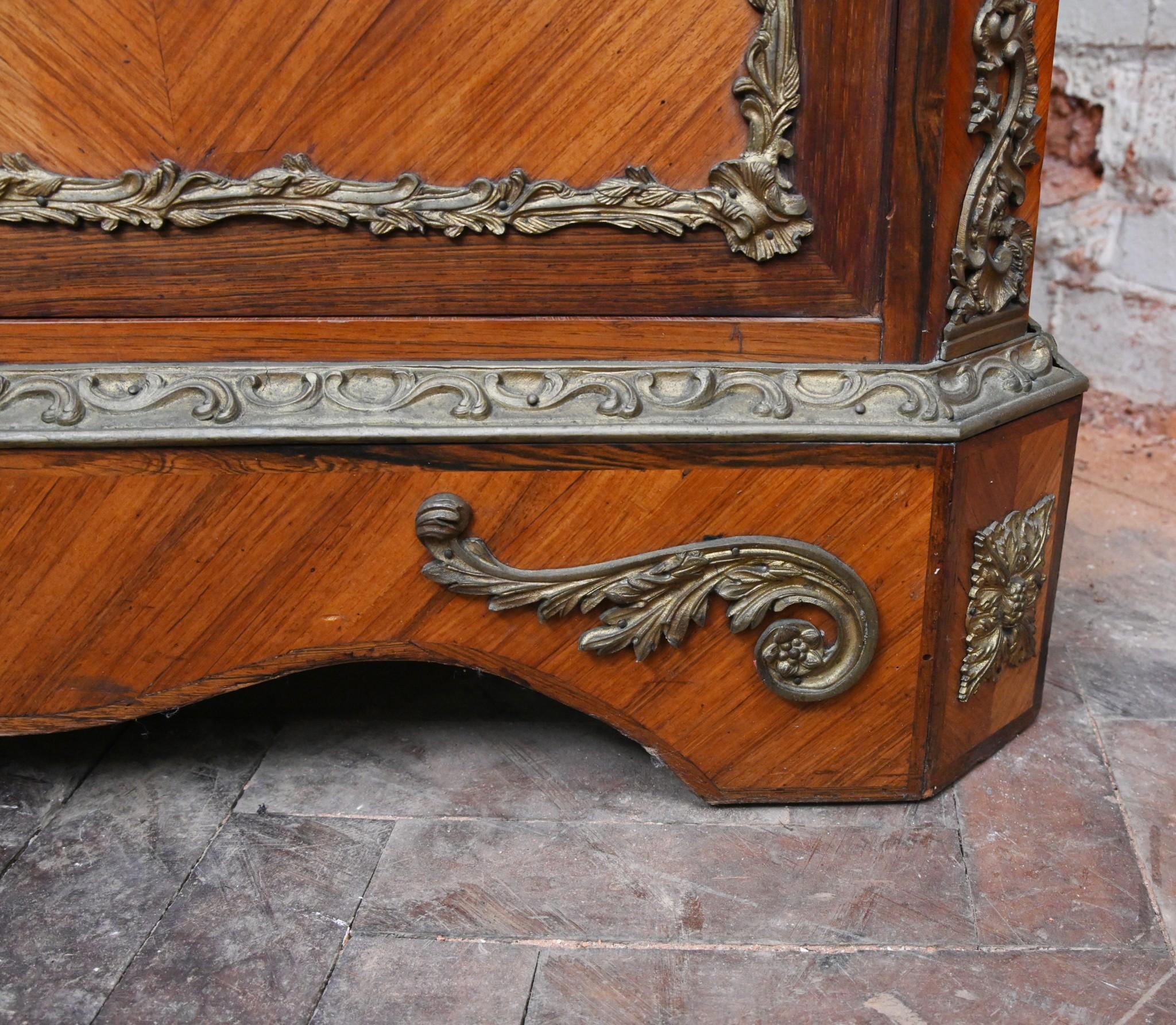Gabinetto di Napoleone III in legno di rena Sèvres con placche 1860 in vendita 8