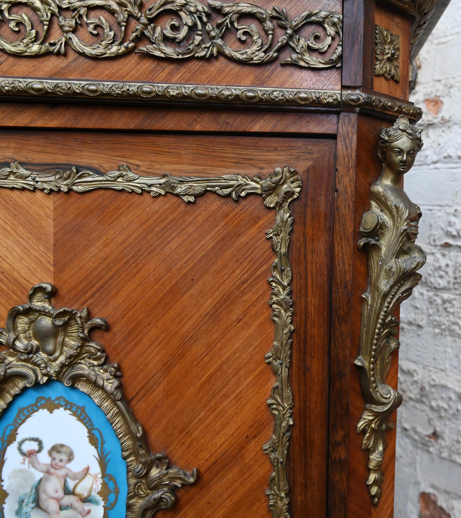 Gabinetto di Napoleone III in legno di rena Sèvres con placche 1860 in vendita 4