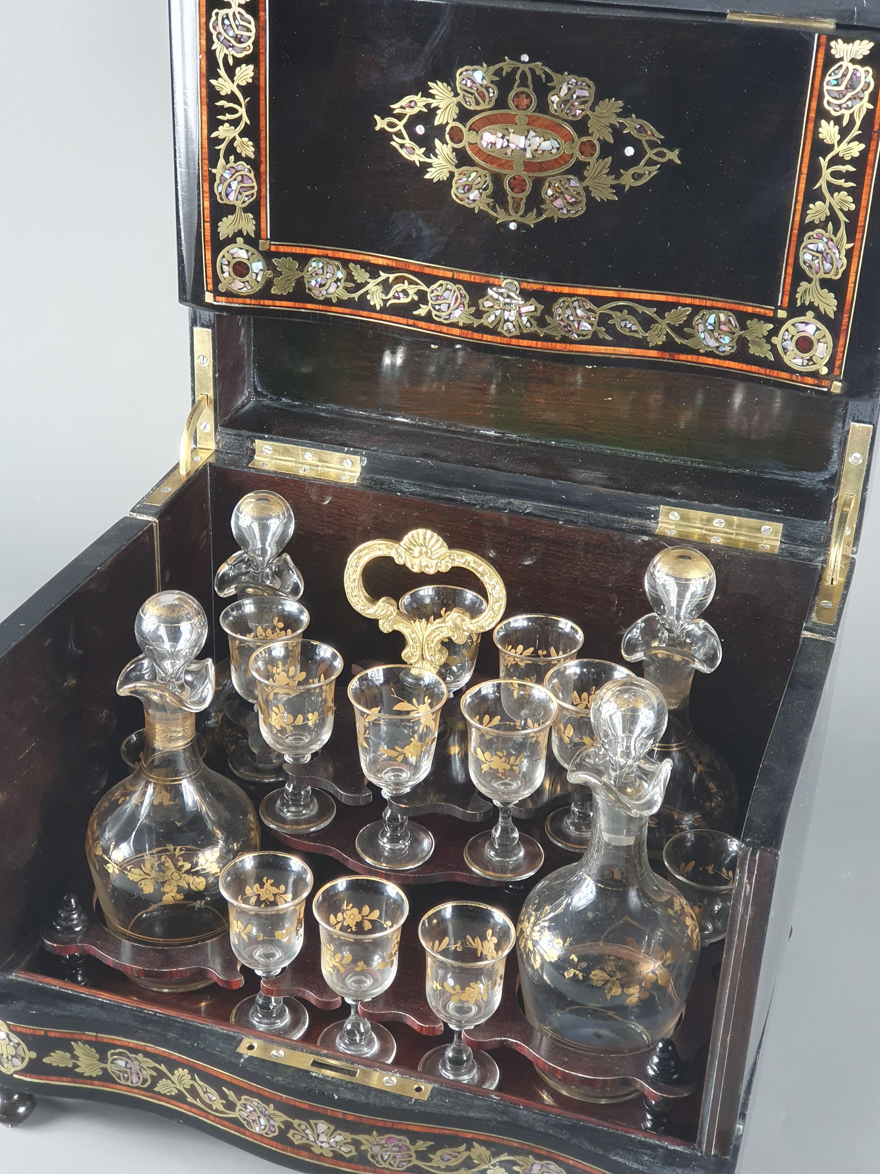 Marqueterie Cellar à liqueur Napoléon III en vente