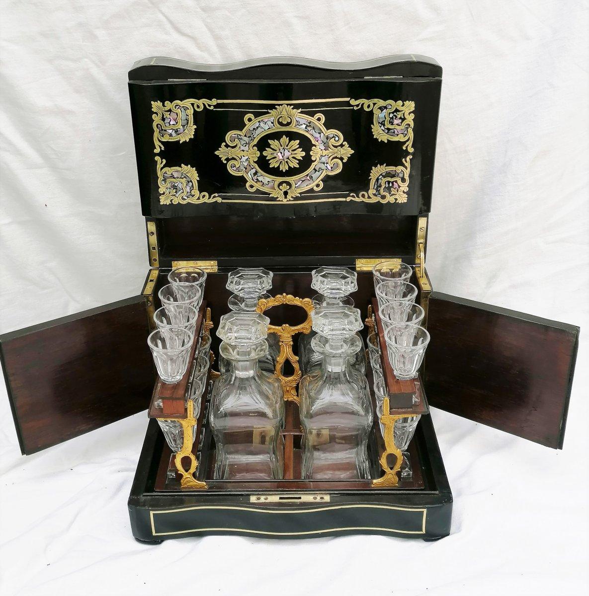 Napoleon III Liquor Cellar Mother of Pearl and Baccarat Crystal, France, 1865 In Good Condition In Paris, FR