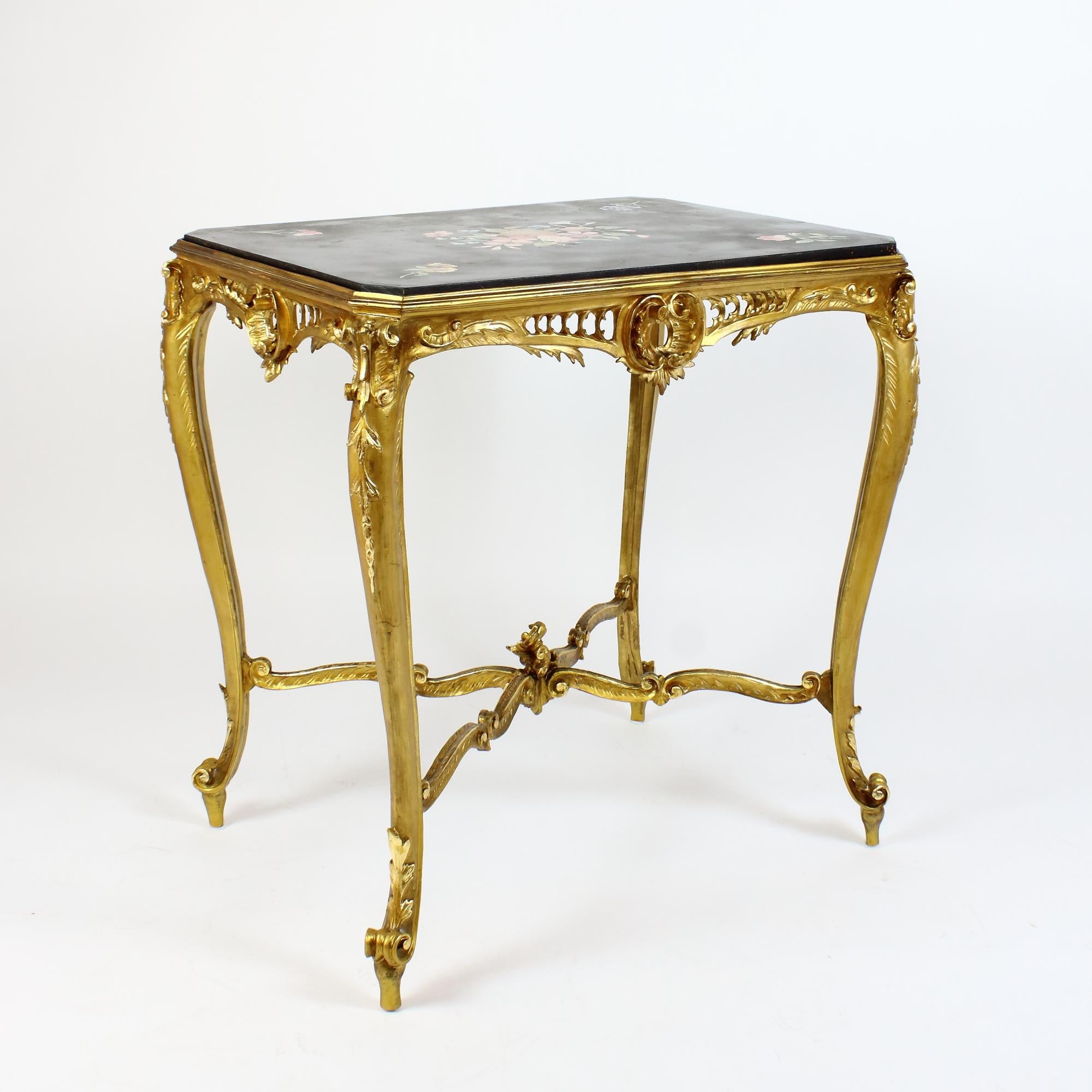 Français Table centrale à dessert en bois doré de style Louis XV avec plateau en scagliola de style Napoléon III en vente
