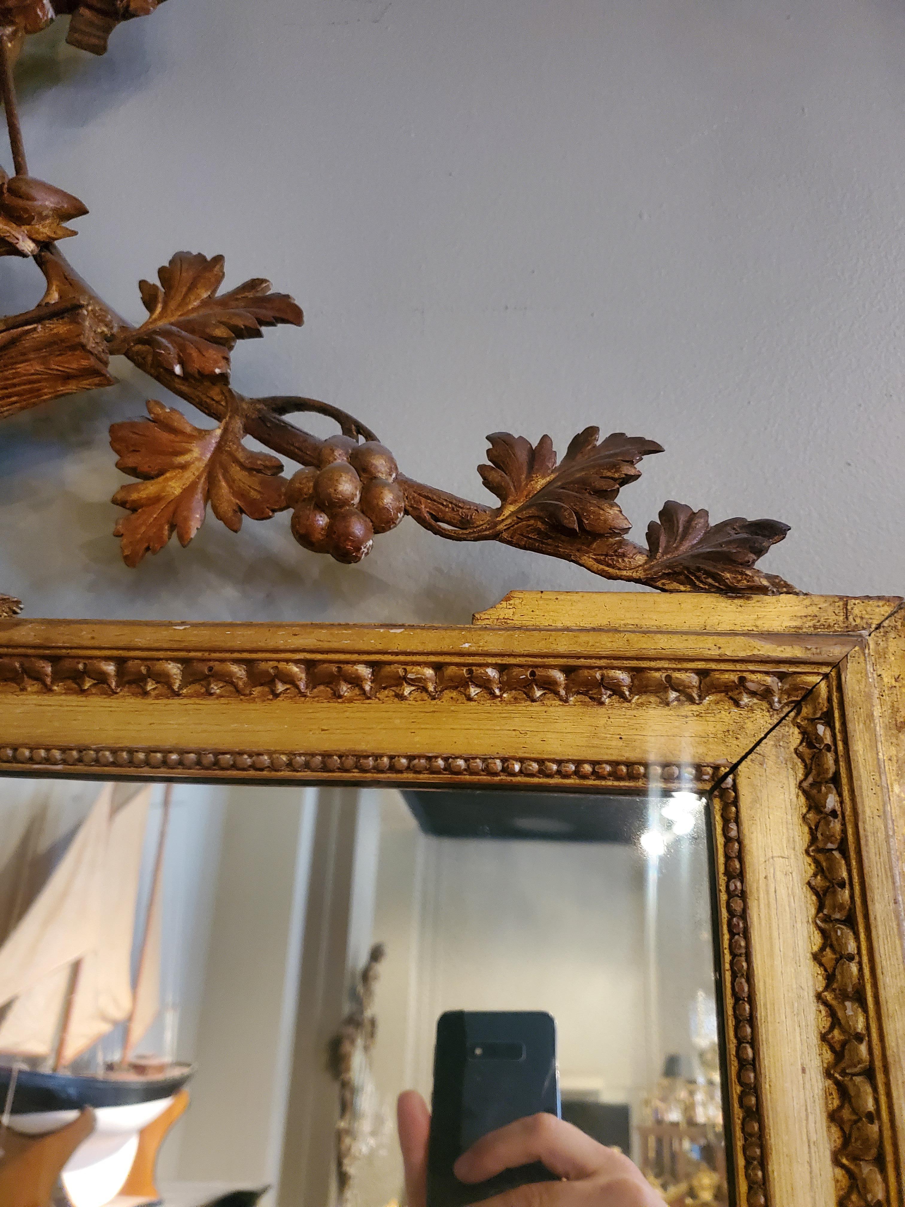 Napoleon III. Louis XVI-Stil Spiegel aus vergoldetem Holz im Zustand „Gut“ im Angebot in Montreal, QC