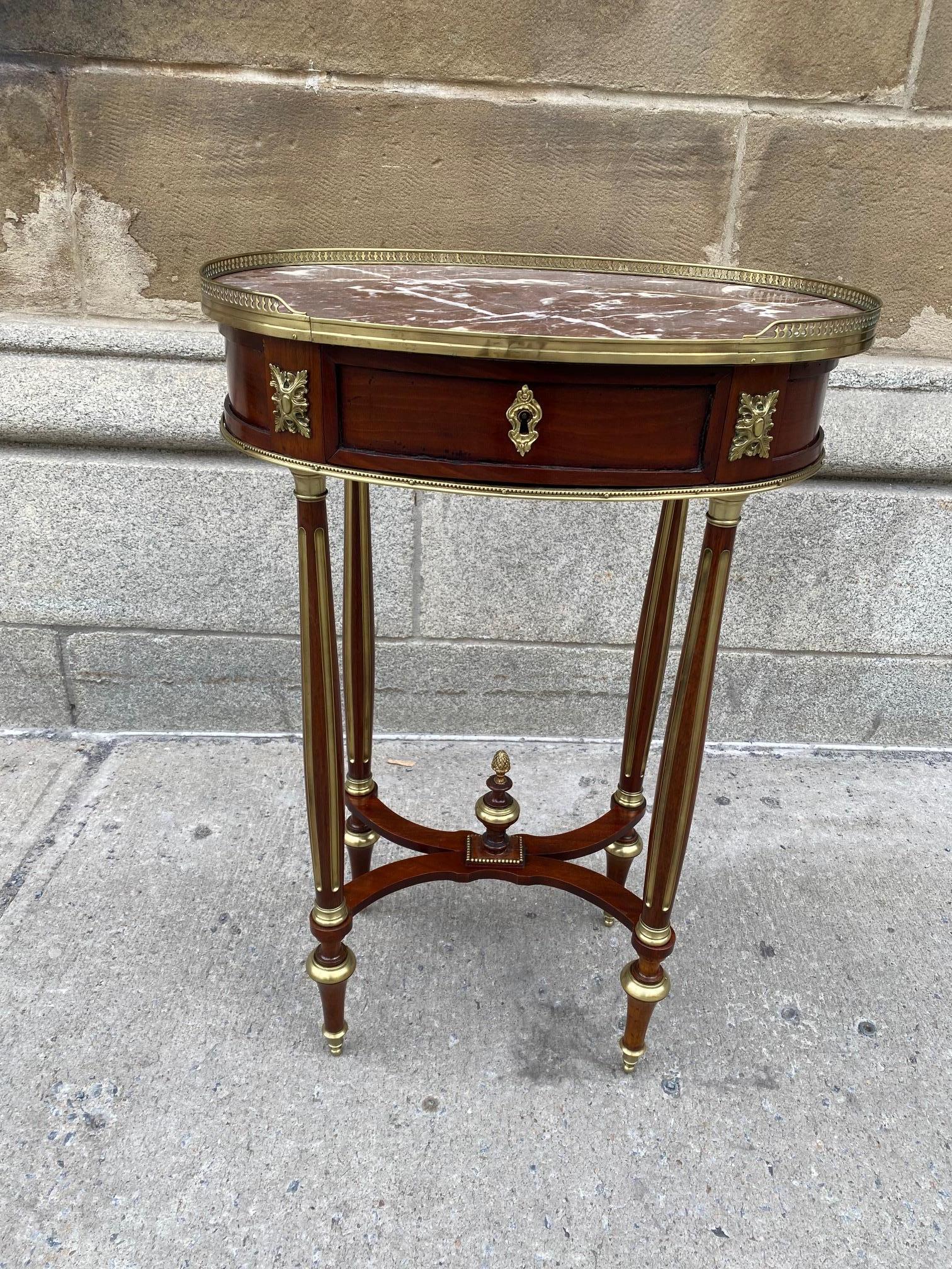 Napoleon III Louis XVI Style Mahogany Side Table In Good Condition For Sale In Montreal, QC