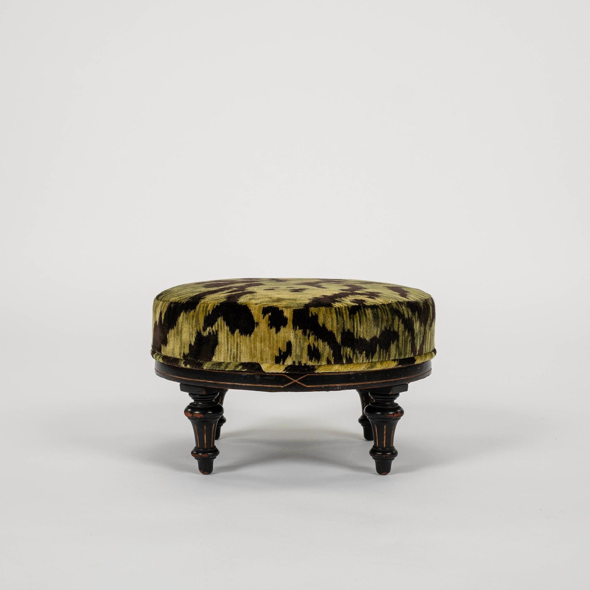 Reposapiés de terciopelo verde Napoleón III Luigi Bevilacqua Velluto Tigre Verde Francés en venta