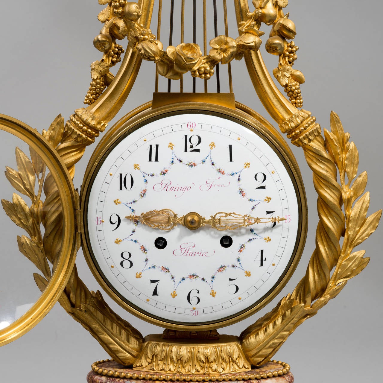 XIXe siècle Horloge Lyre Napoléon III avec aiguilles en bronze doré en vente