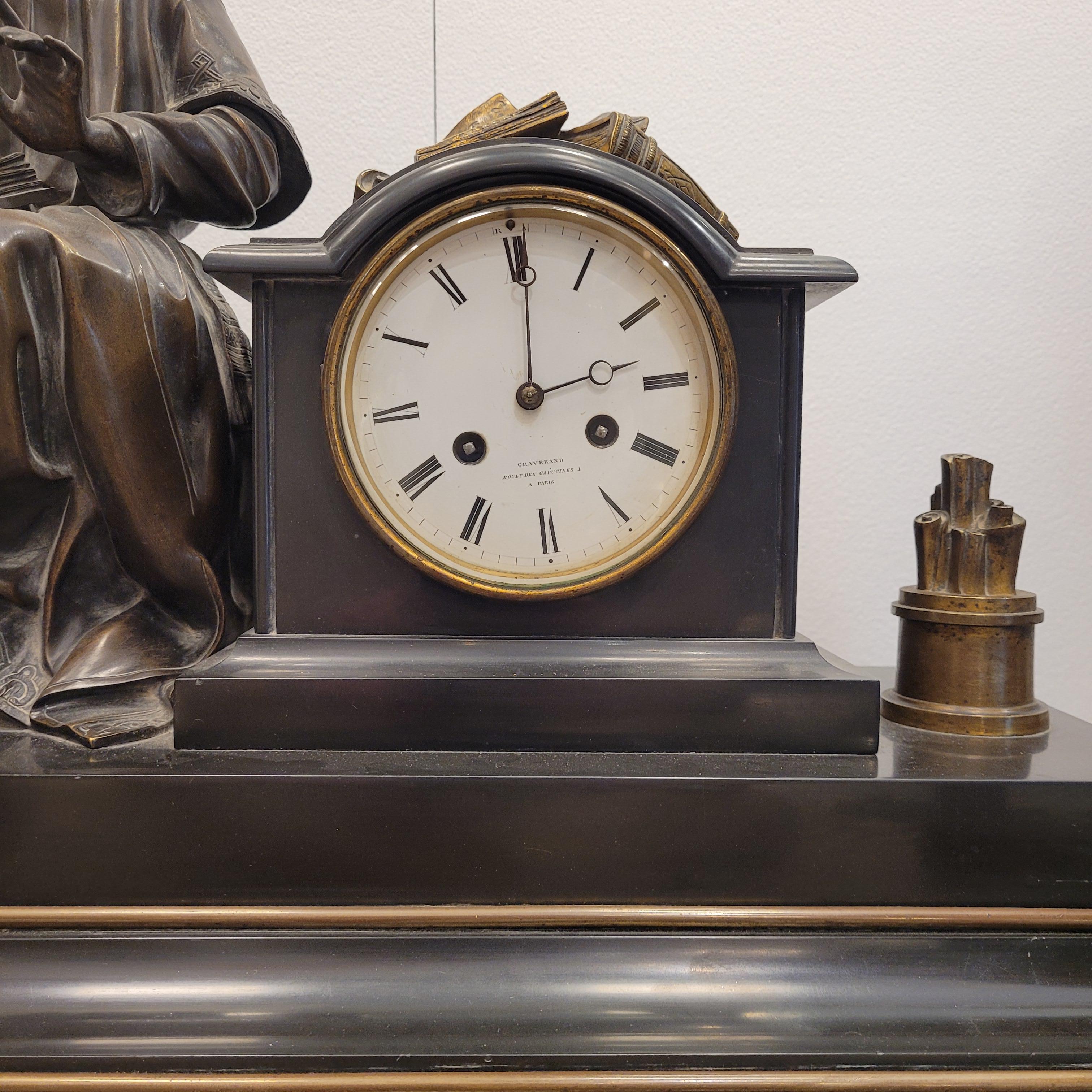 Napoleon III Mantel  clock  in Black marble and bronce philosopher sculture In Good Condition For Sale In Valladolid, ES