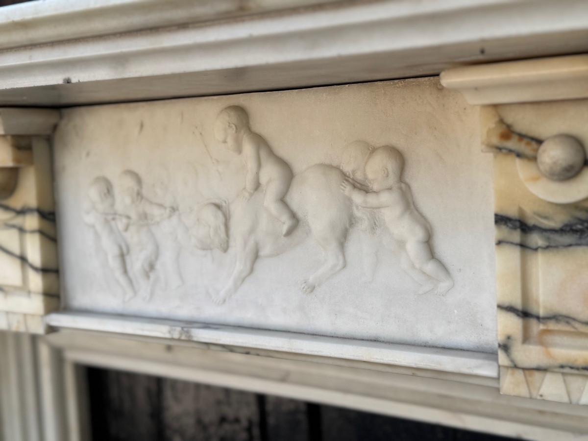 Repisa Napoleón III de mármol de Paonazzo, cartela de mármol blanco estatuario en venta 3