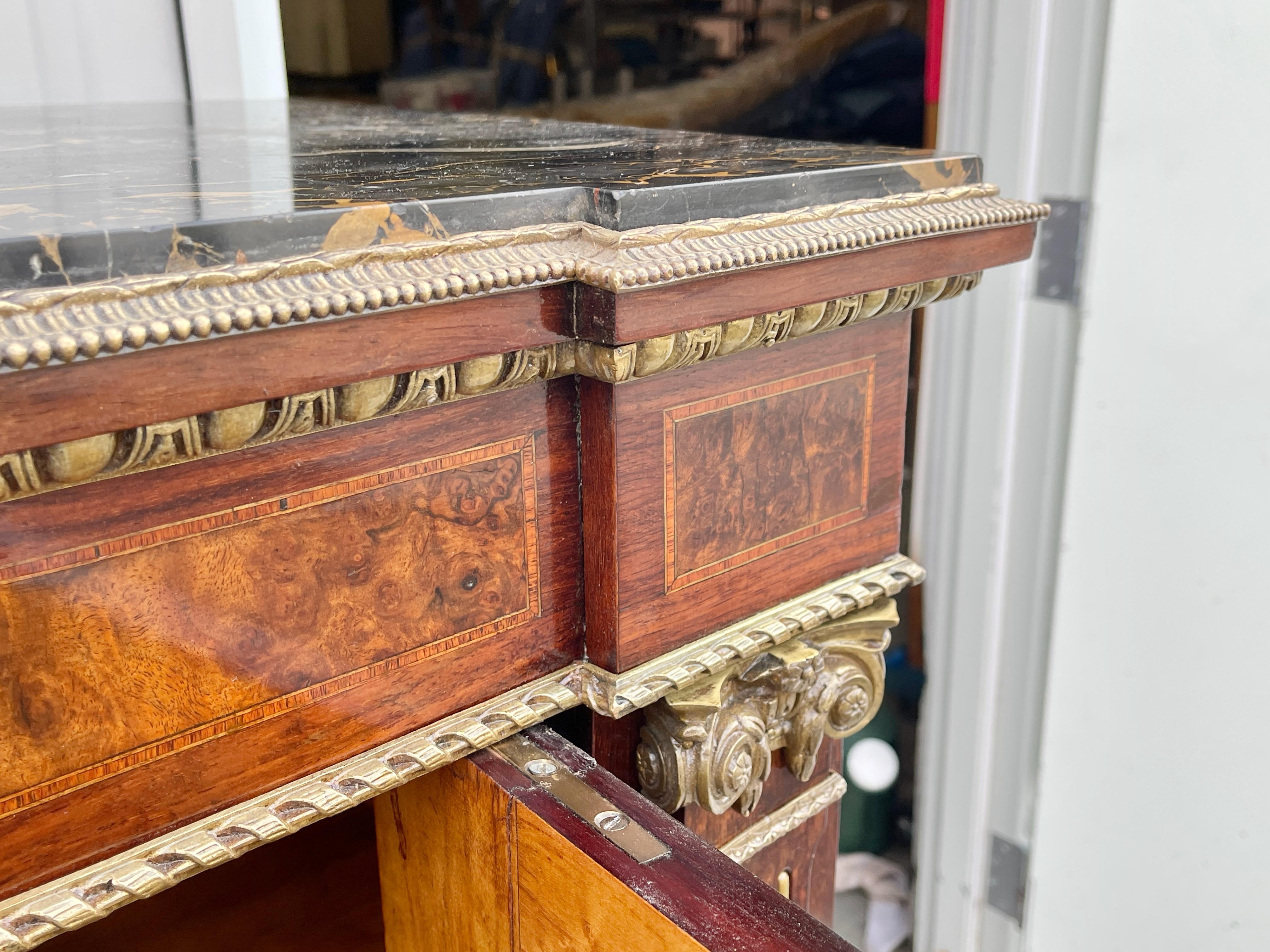 Buffet Napoléon III à plateau de marbre et marqueterie en vente 9