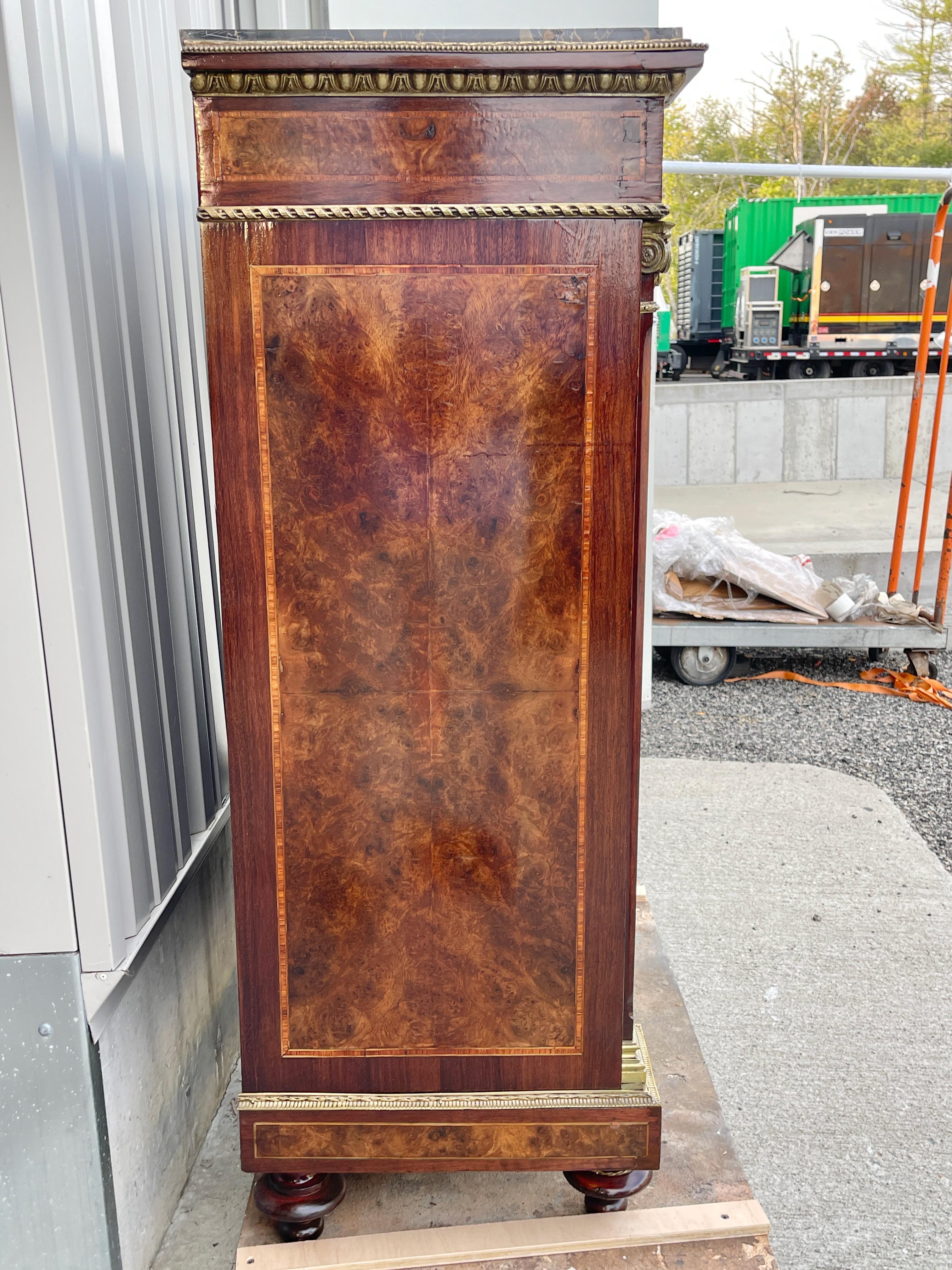 Buffet Napoléon III à plateau de marbre et marqueterie en vente 10