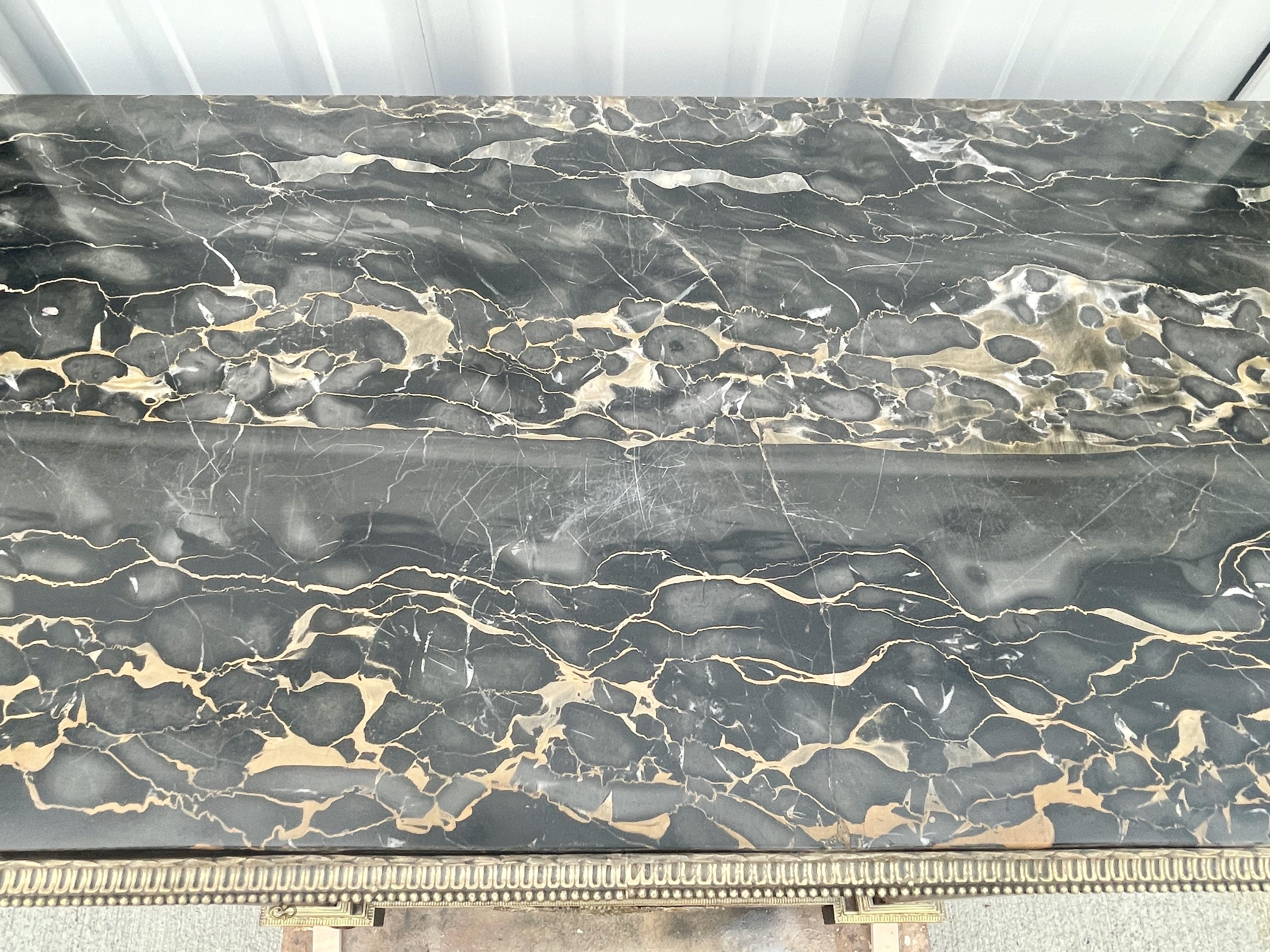 Buffet Napoléon III à plateau de marbre et marqueterie en vente 2
