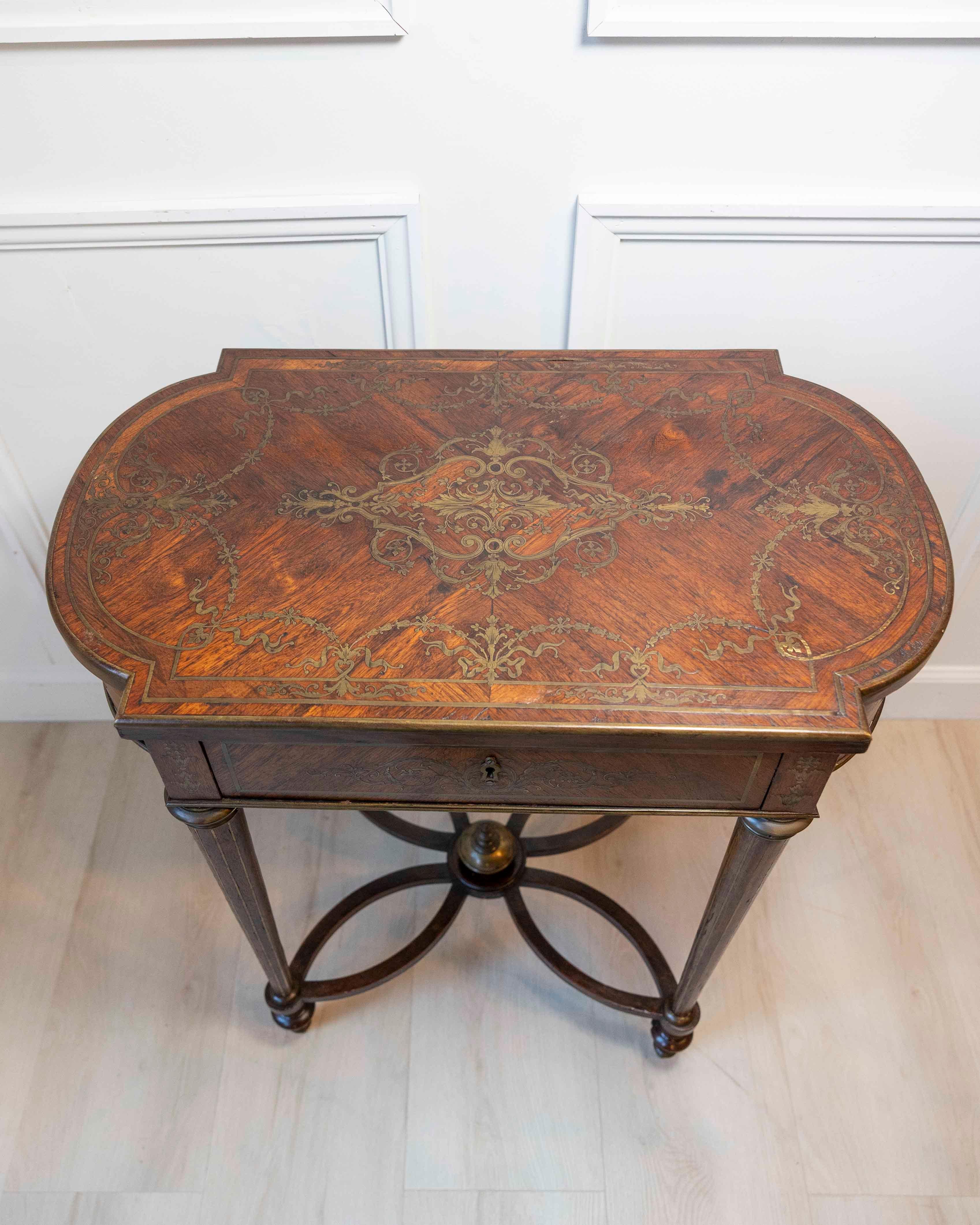 Table d'appoint en marqueterie Napoléon III, France, vers 1870 en vente 3