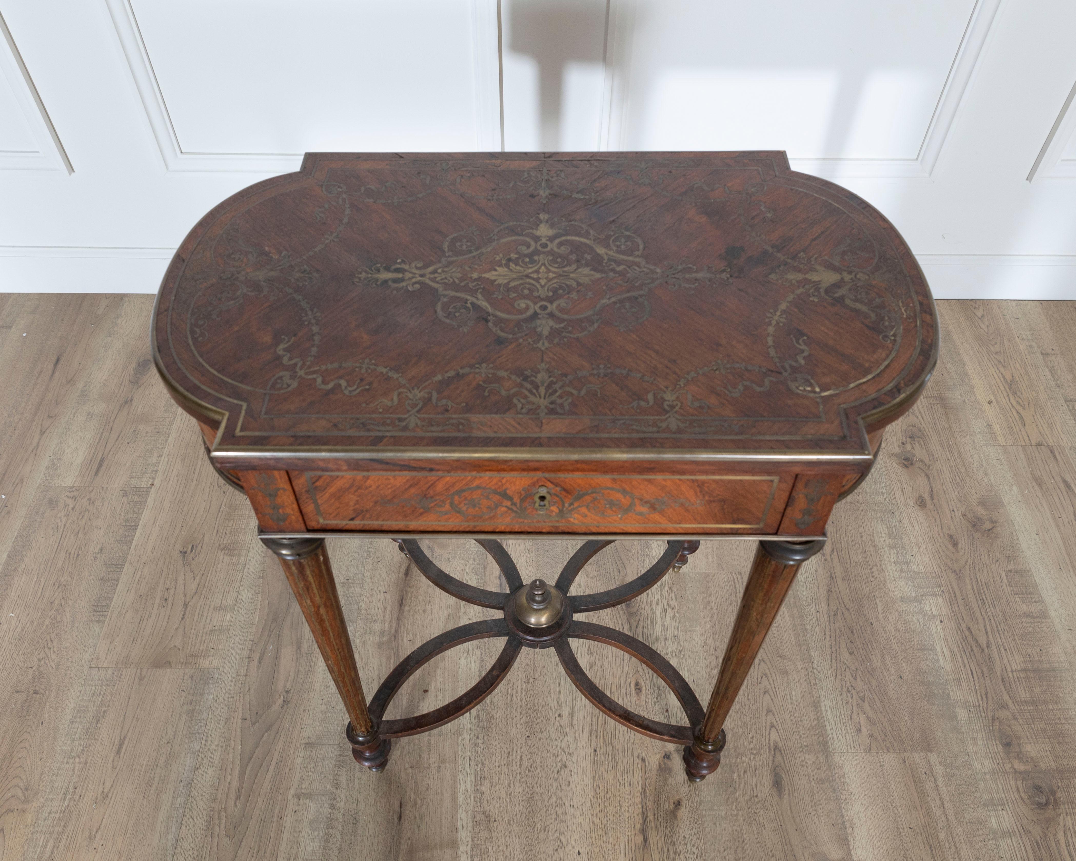 Table d'appoint en marqueterie Napoléon III, France, vers 1870 en vente 5