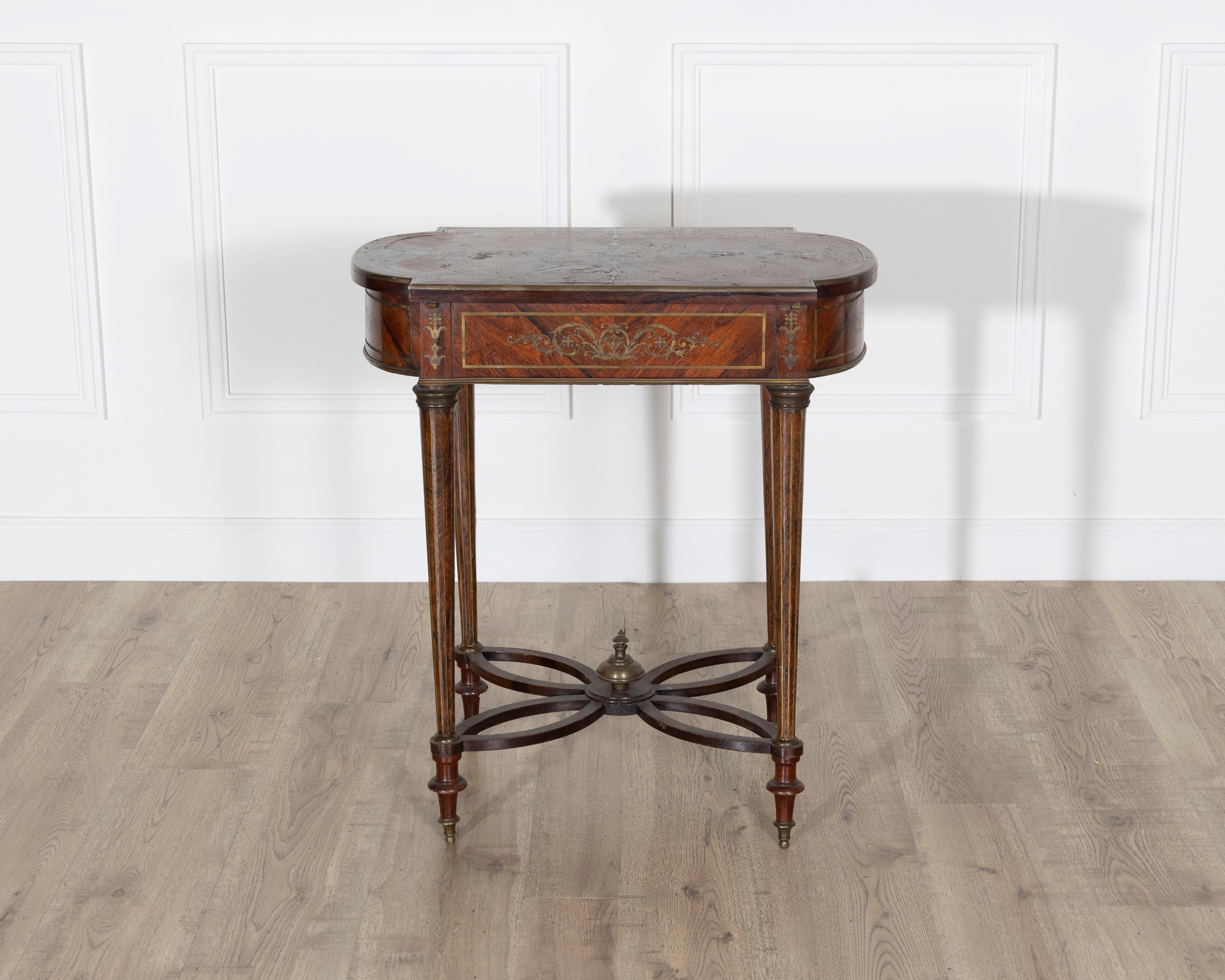 Bois de rose Table d'appoint en marqueterie Napoléon III, France, vers 1870 en vente