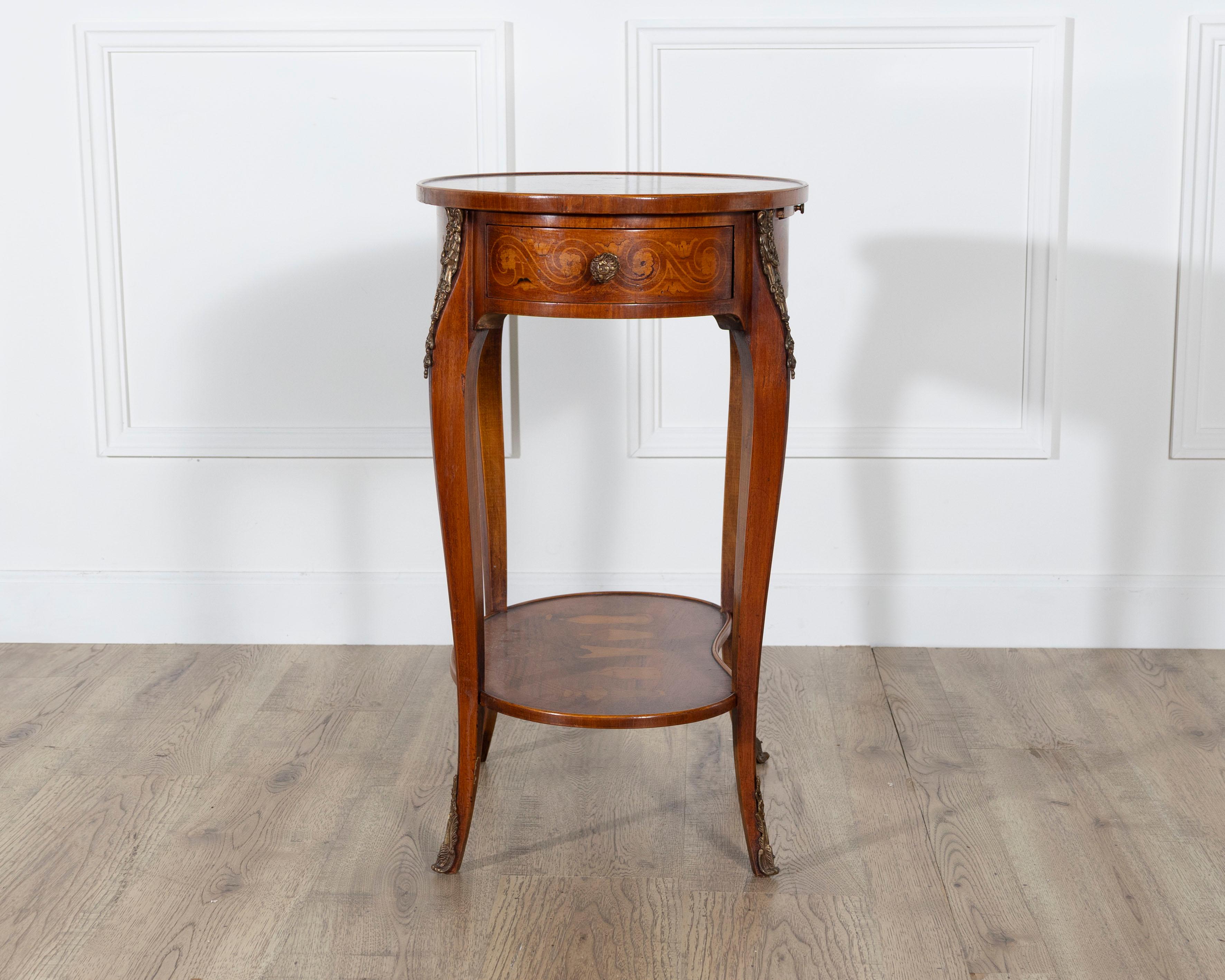 Table d'appoint en marqueterie Napoléon III avec incrustation florale, France, fin du XIXe siècle en vente 1