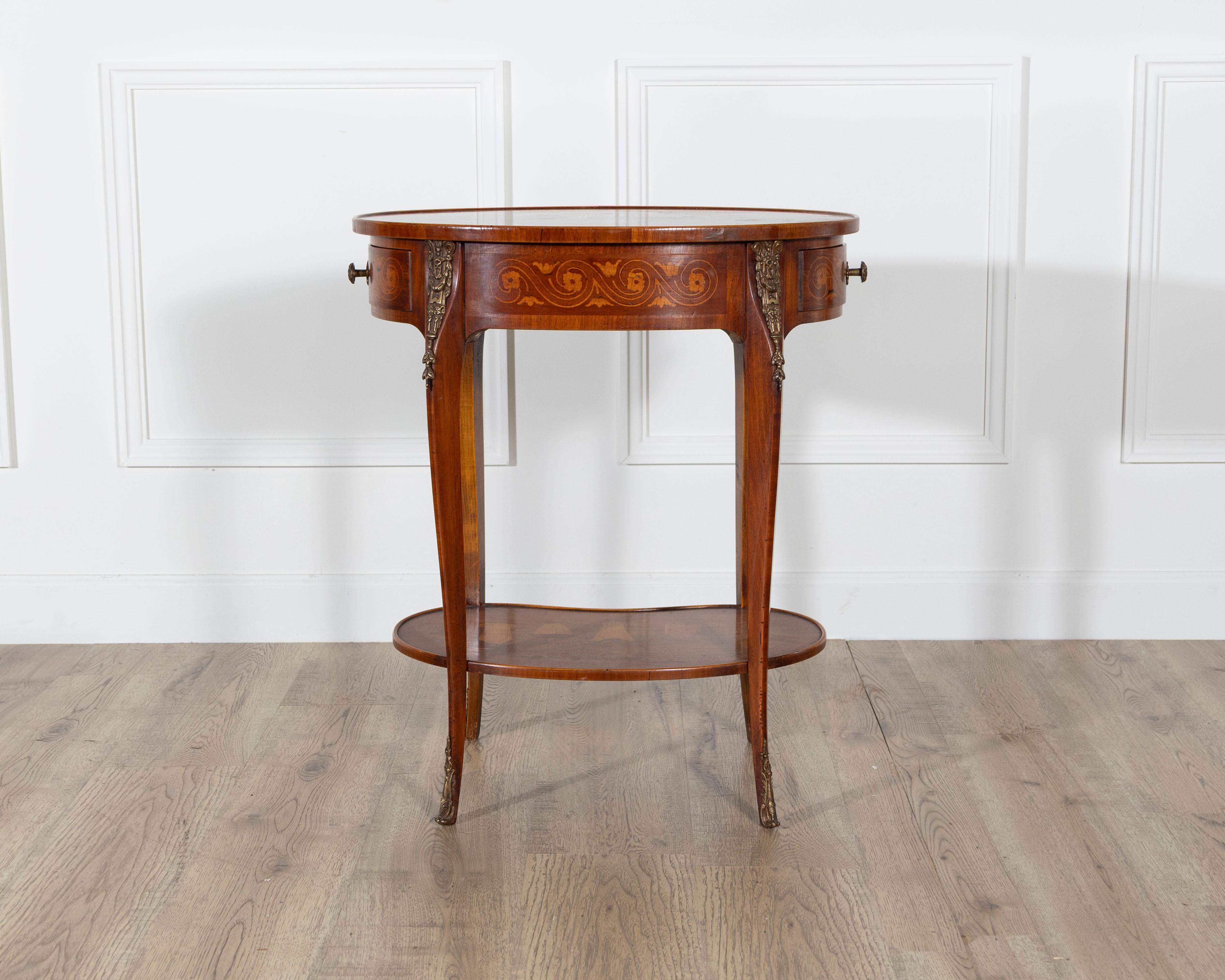 Table d'appoint en marqueterie Napoléon III avec incrustation florale, France, fin du XIXe siècle en vente 2