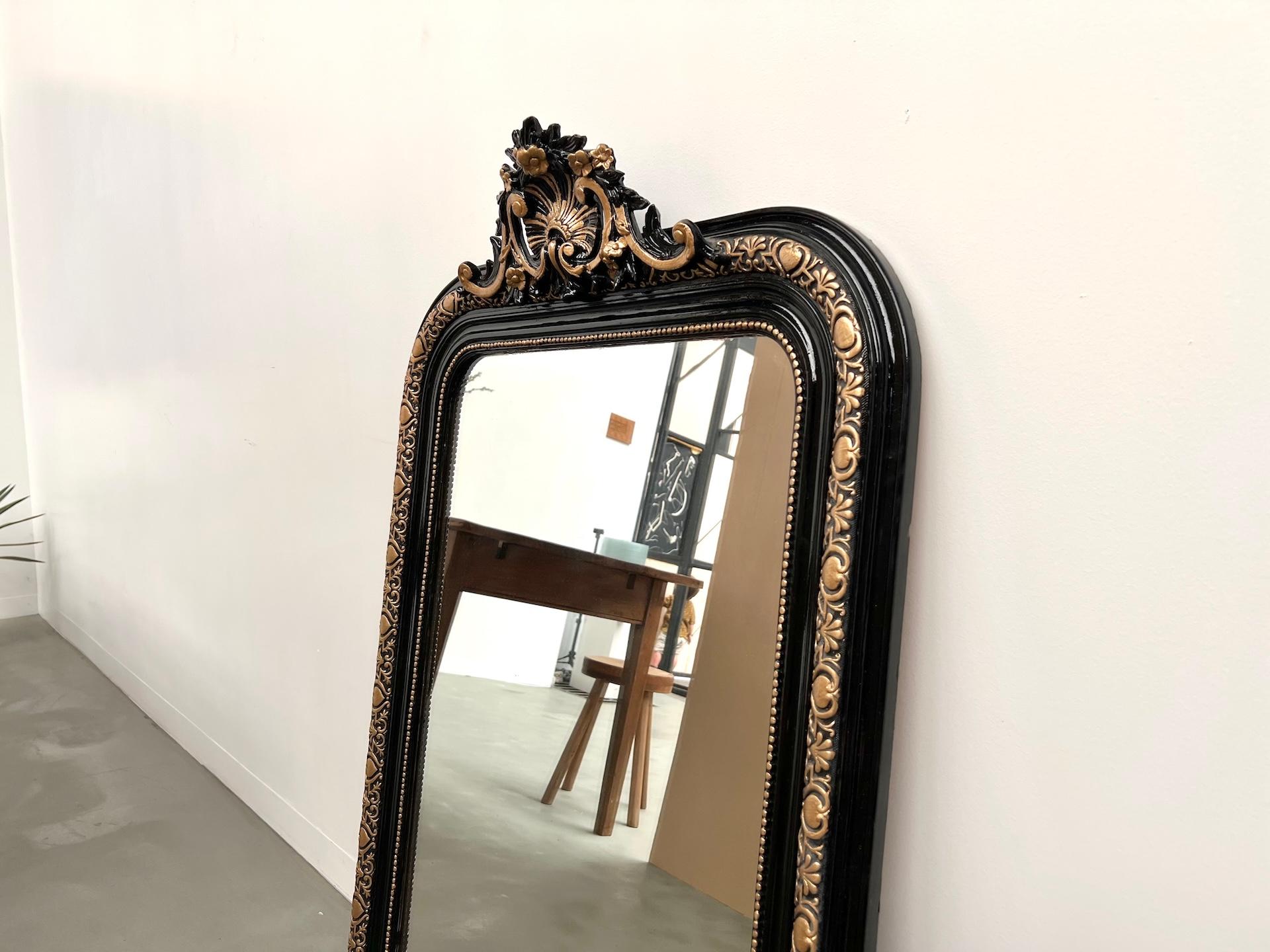 Napoleon III mirror, circa 1880, with its original mercury glass For Sale 8