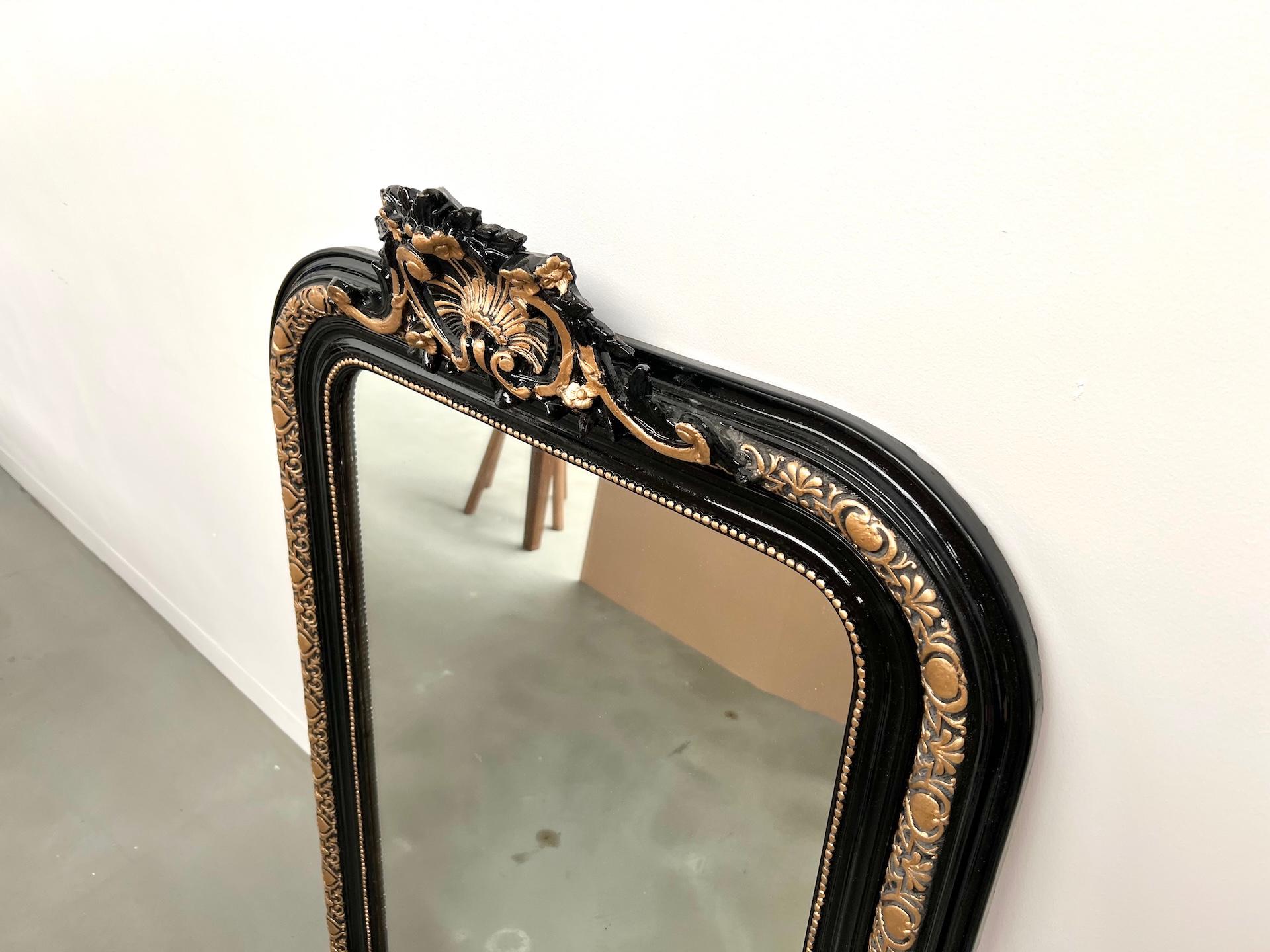 Napoleon III mirror, circa 1880, with its original mercury glass For Sale 2