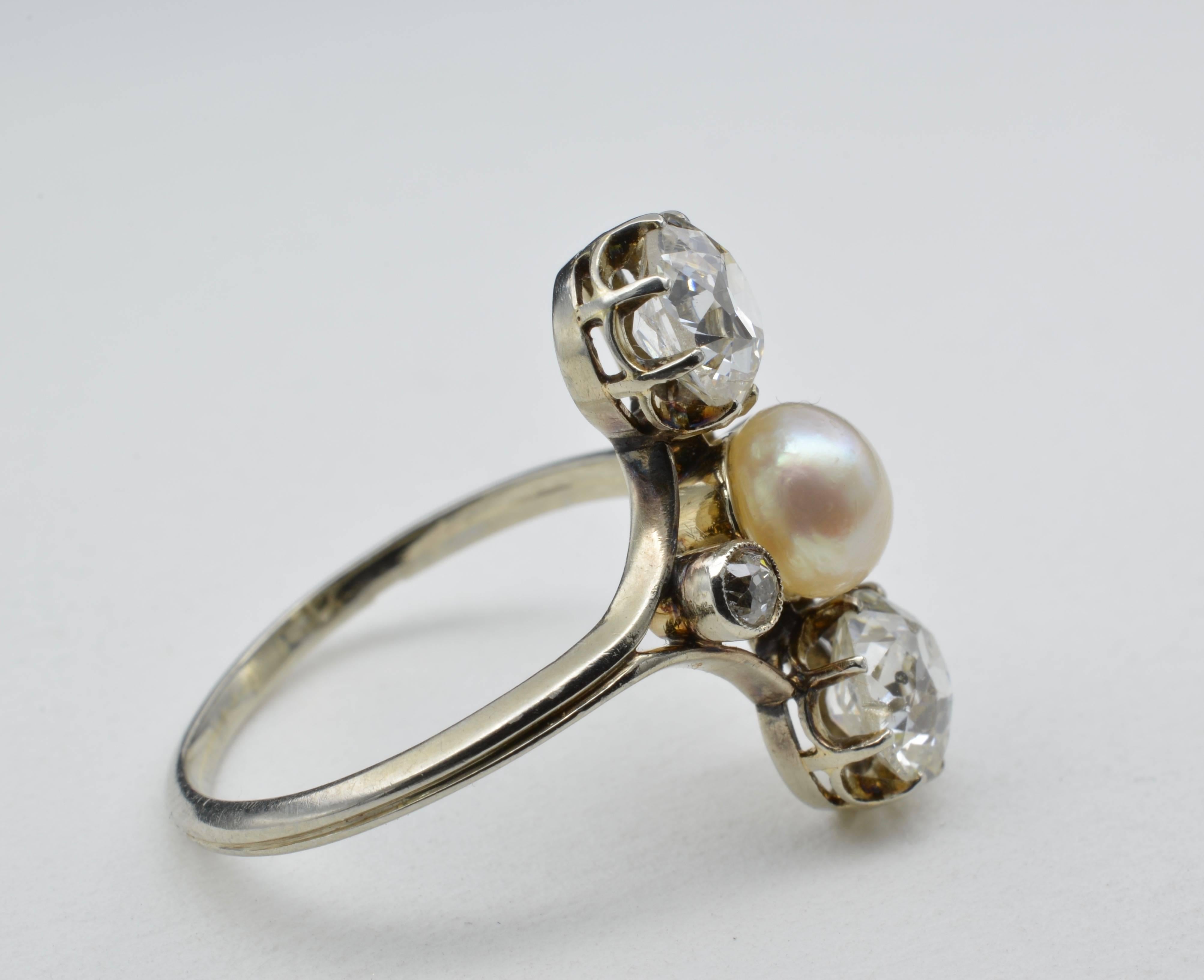 Ring mit Diamanten im Altminenschliff und Süßwasserperlen im Josephine-Stil von Napoleon III. (Alteuropäischer Schliff) im Angebot