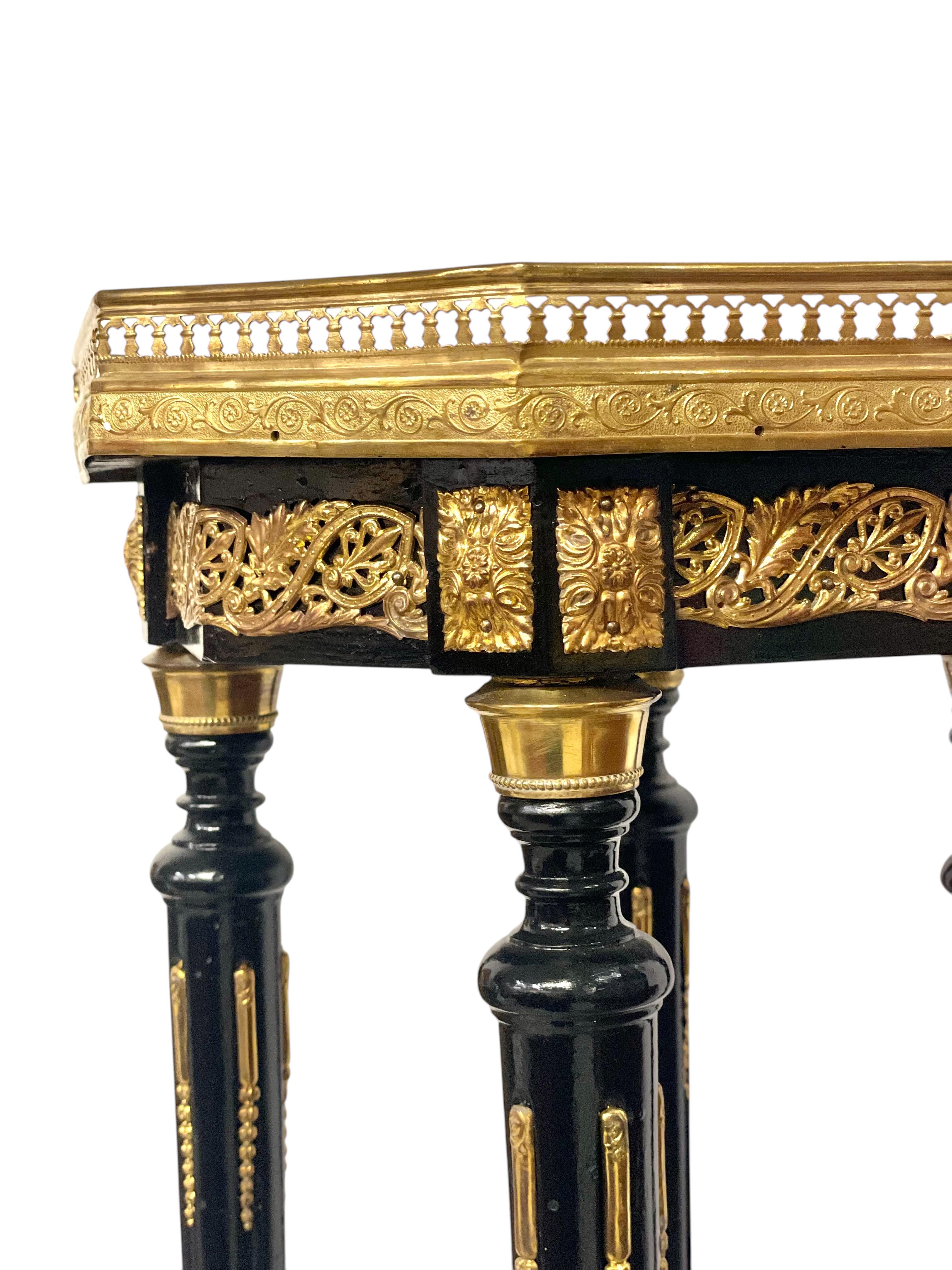 Napoleon III Ebonized and Gilt Bronze Pedestal, Circa 1880 For Sale 3