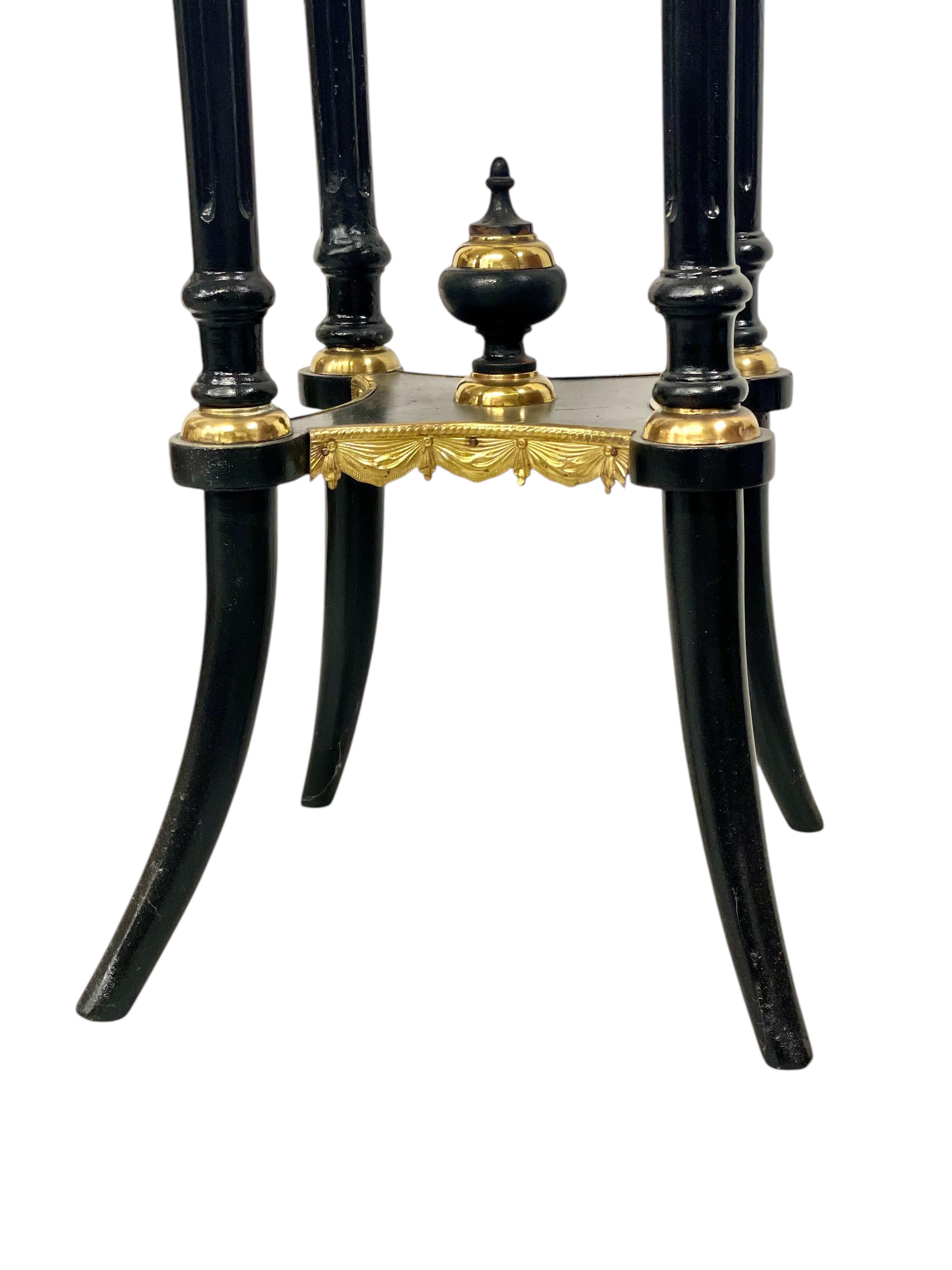 Napoleon III Ebonized and Gilt Bronze Pedestal, Circa 1880 In Good Condition For Sale In LA CIOTAT, FR