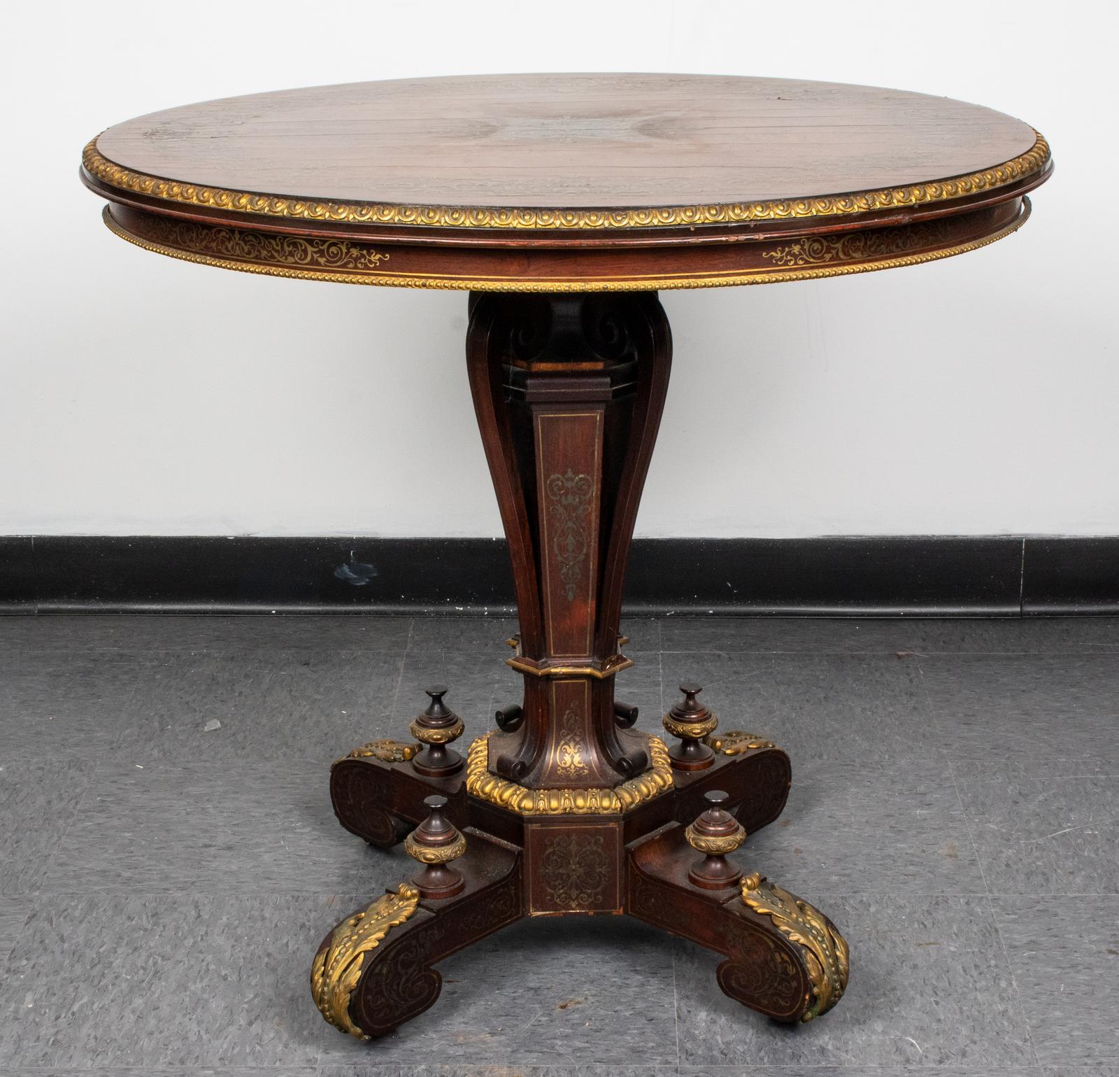 Very fine quality Napoleon III oval side table with boulle marquetry and gilt bronze mounts.