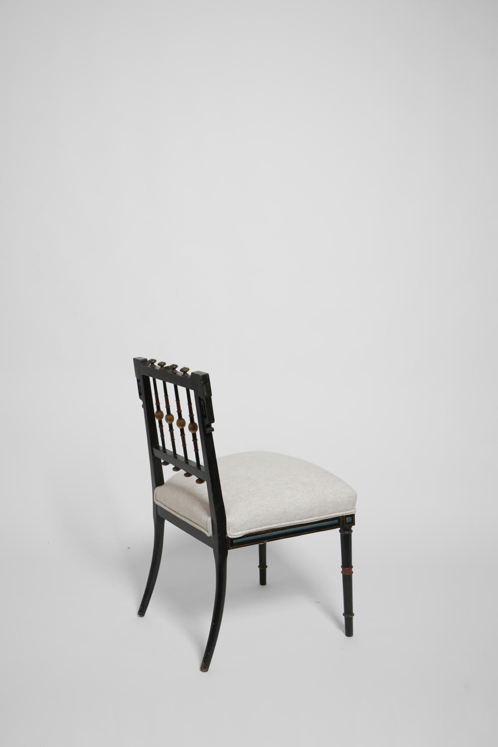 Fauteuil en bois laqué noir et peint à décor de style japonais, époque Napoléon III. France, fin du 19e C.