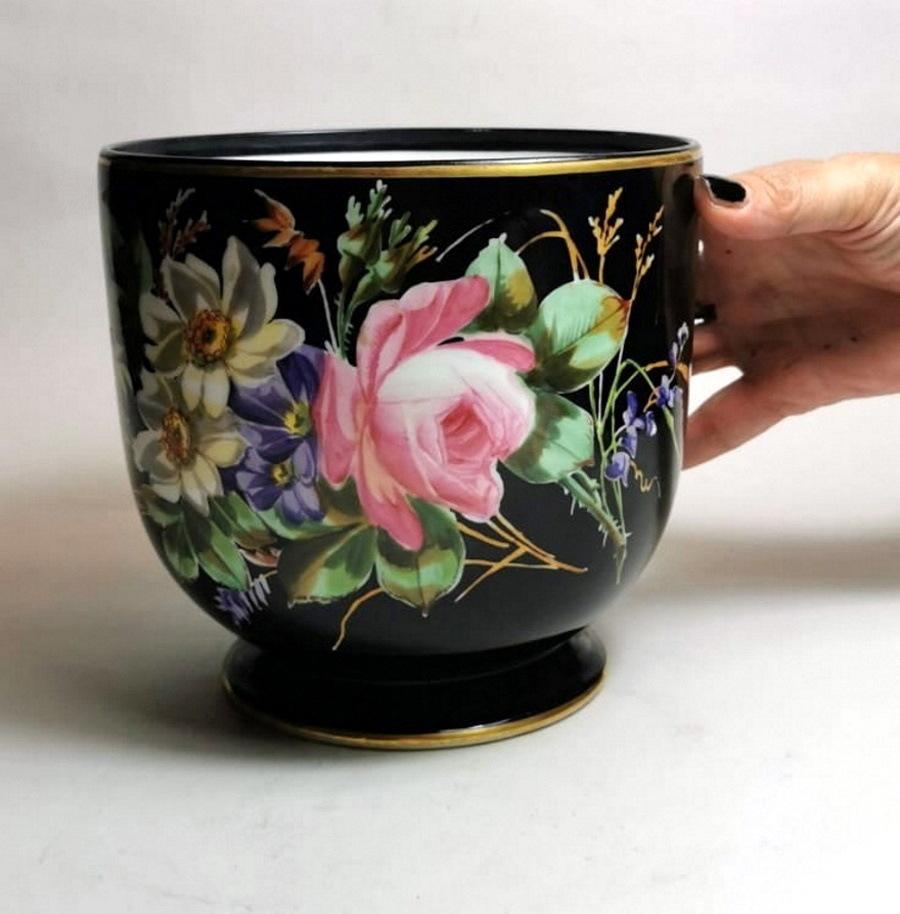 Paire de cache-pots Napoléon III en porcelaine française de Paris peinte à la main 7