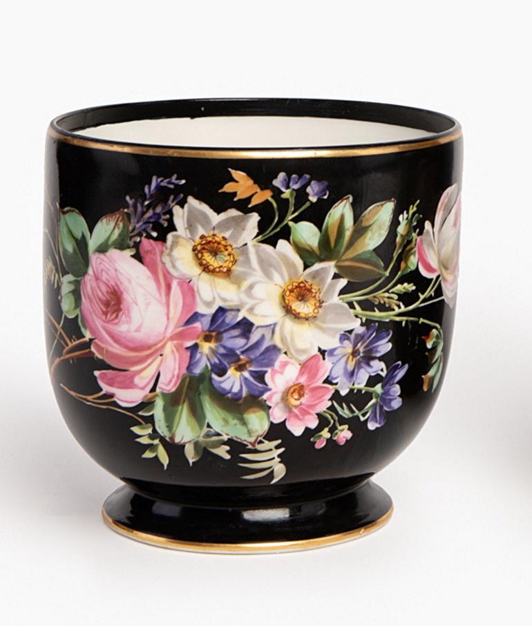 Paire de cache-pots Napoléon III en porcelaine française de Paris peinte à la main Bon état à Prato, Tuscany