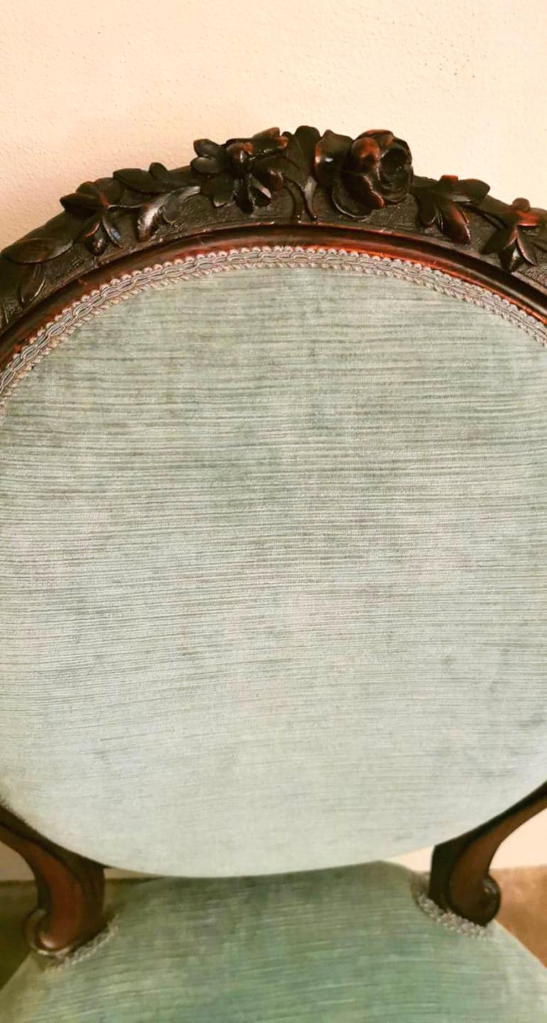 Napoleone III Coppia di sedie da camera in legno di sapele intagliato in vendita 4