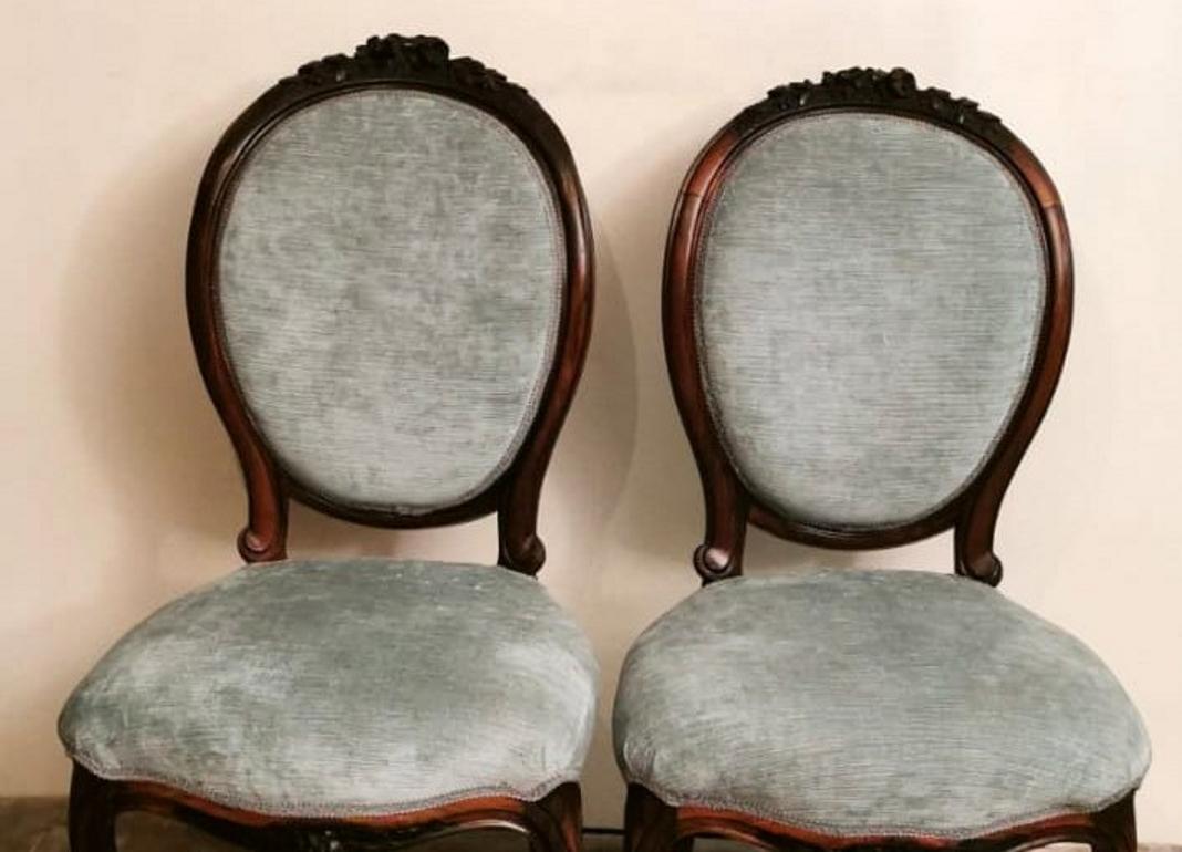 Paire de chaises de chambre en bois de sapelli sculpté Napoléon III Bon état - En vente à Prato, Tuscany